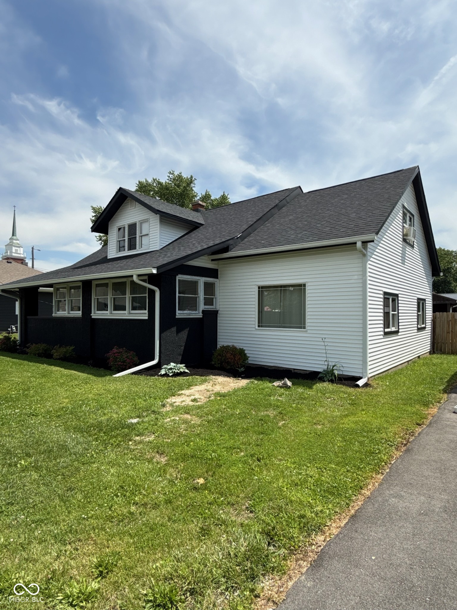 Homes for sale in Lizton, IN | 217 Lebanon St, Lizton, IN 46149 | MLS# 22107291