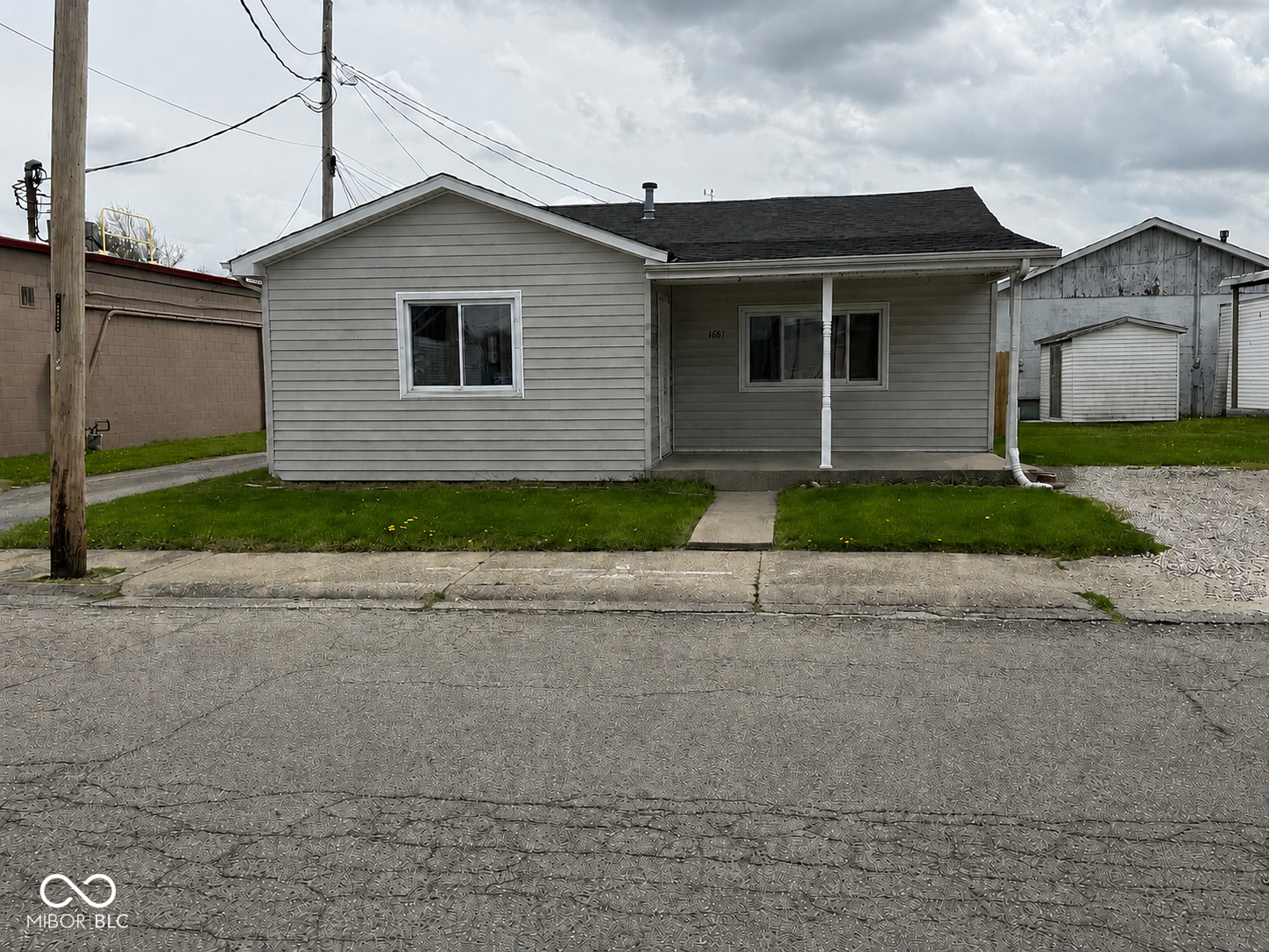 Homes for sale in New Castle, IN | 1681 R Ave, New Castle, IN 47362 | MLS# 22107995
