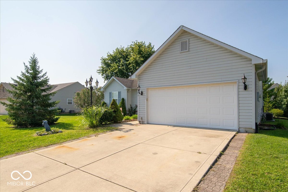 2nd image of 870 Shoreline Ln, Franklin, IN 46131 | MLS# 22108737