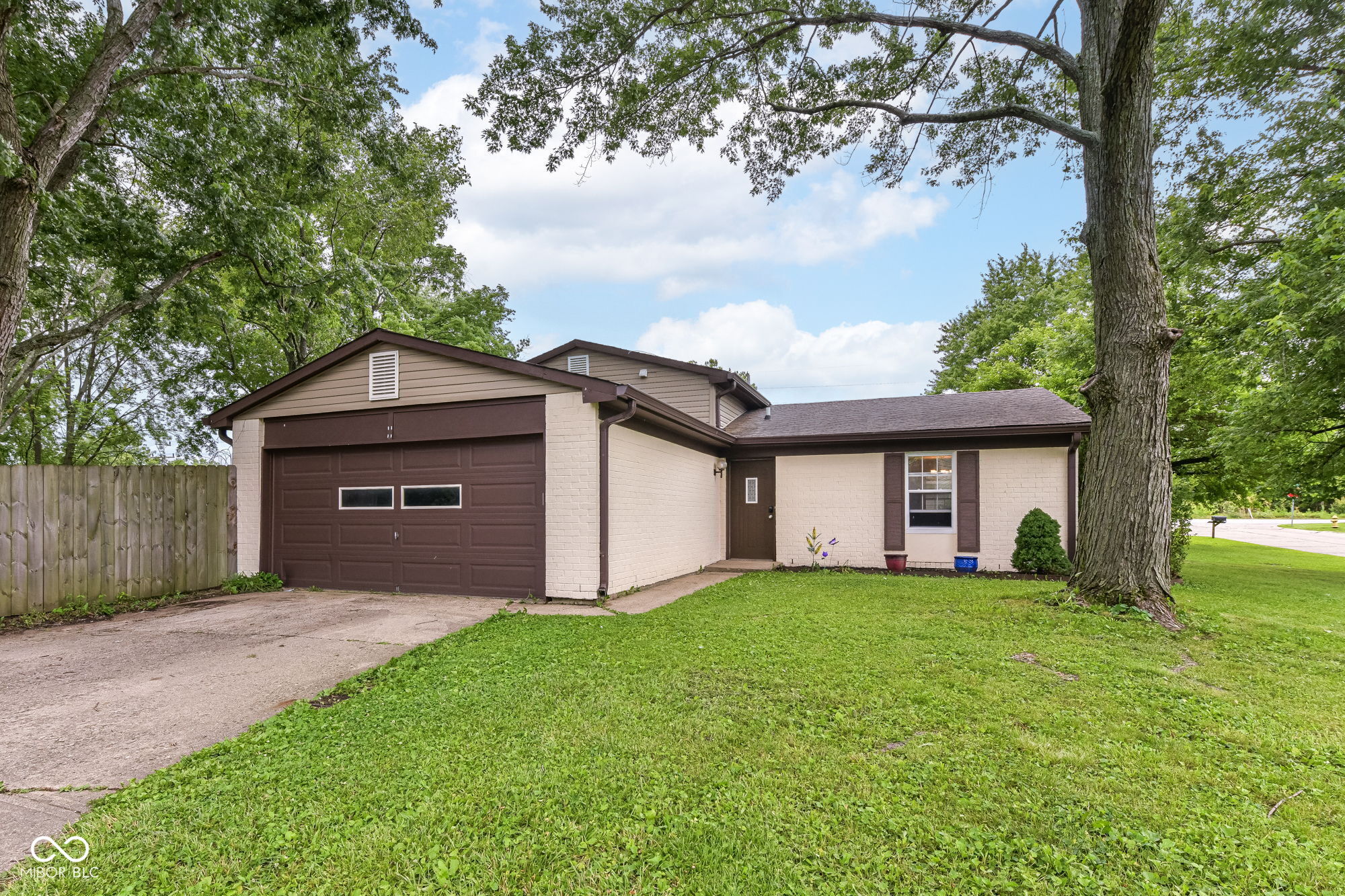 1st image of 3983 Pineview Ln, Greenwood, IN 46142 | MLS# 22109728