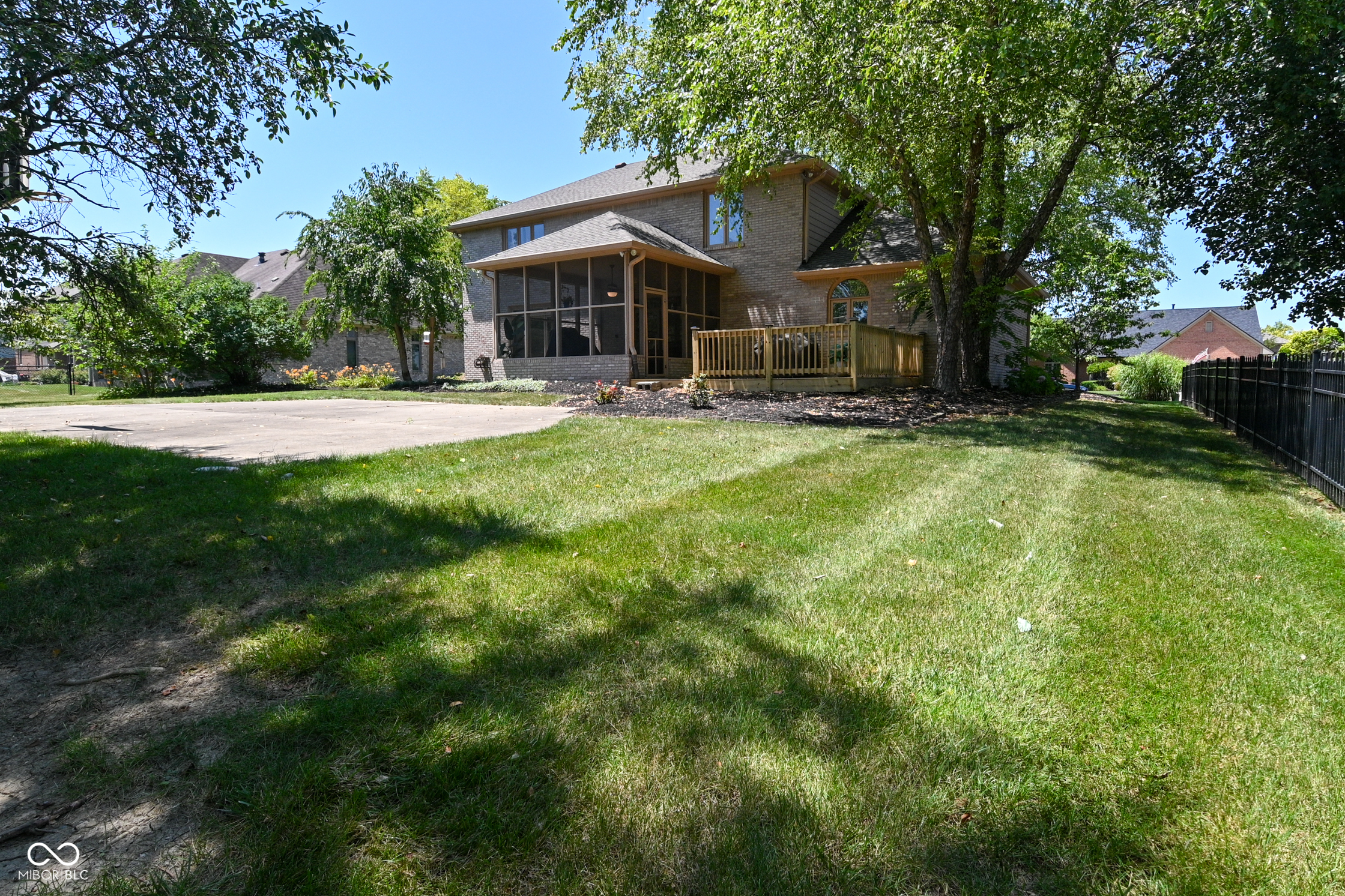 2nd image of 2307 Willow Lakes East Blvd, Greenwood, IN 46143 | MLS# 22110331