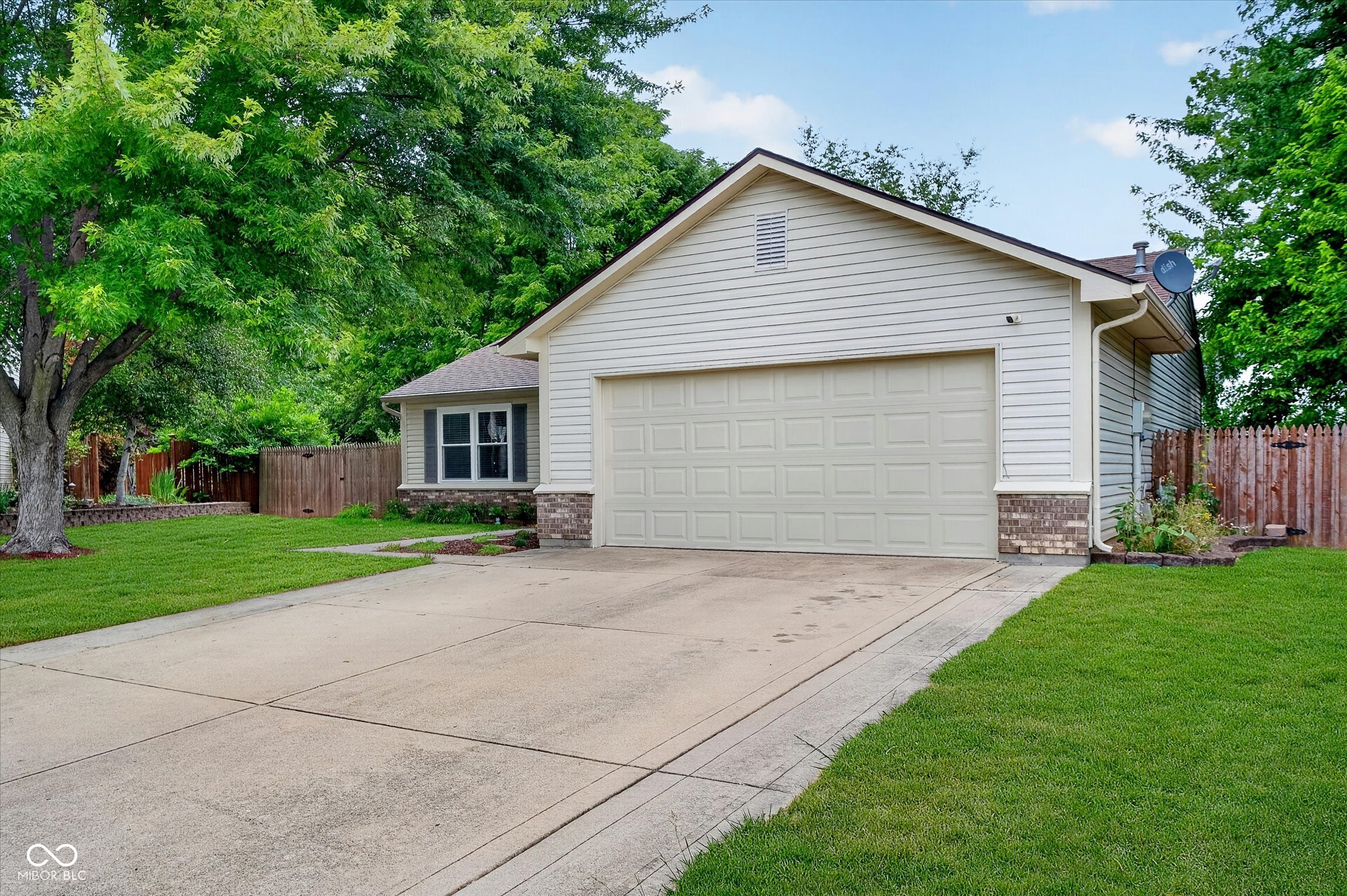 3rd image of 597 Woodfield Cir, Avon, IN 46123 | MLS# 22111747
