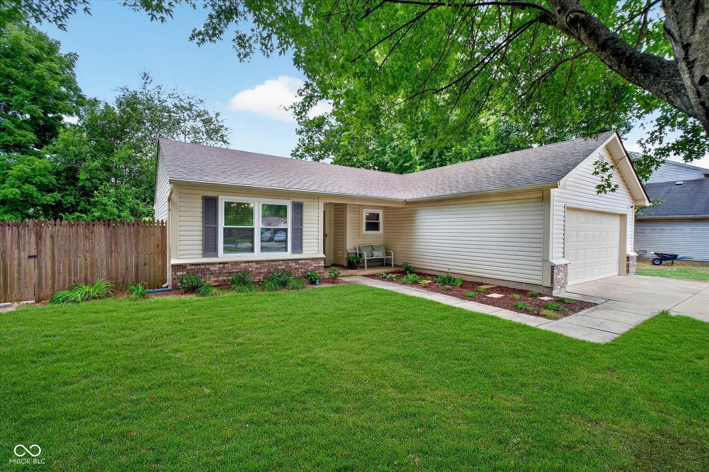 2nd image of 597 Woodfield Cir, Avon, IN 46123 | MLS# 22111747