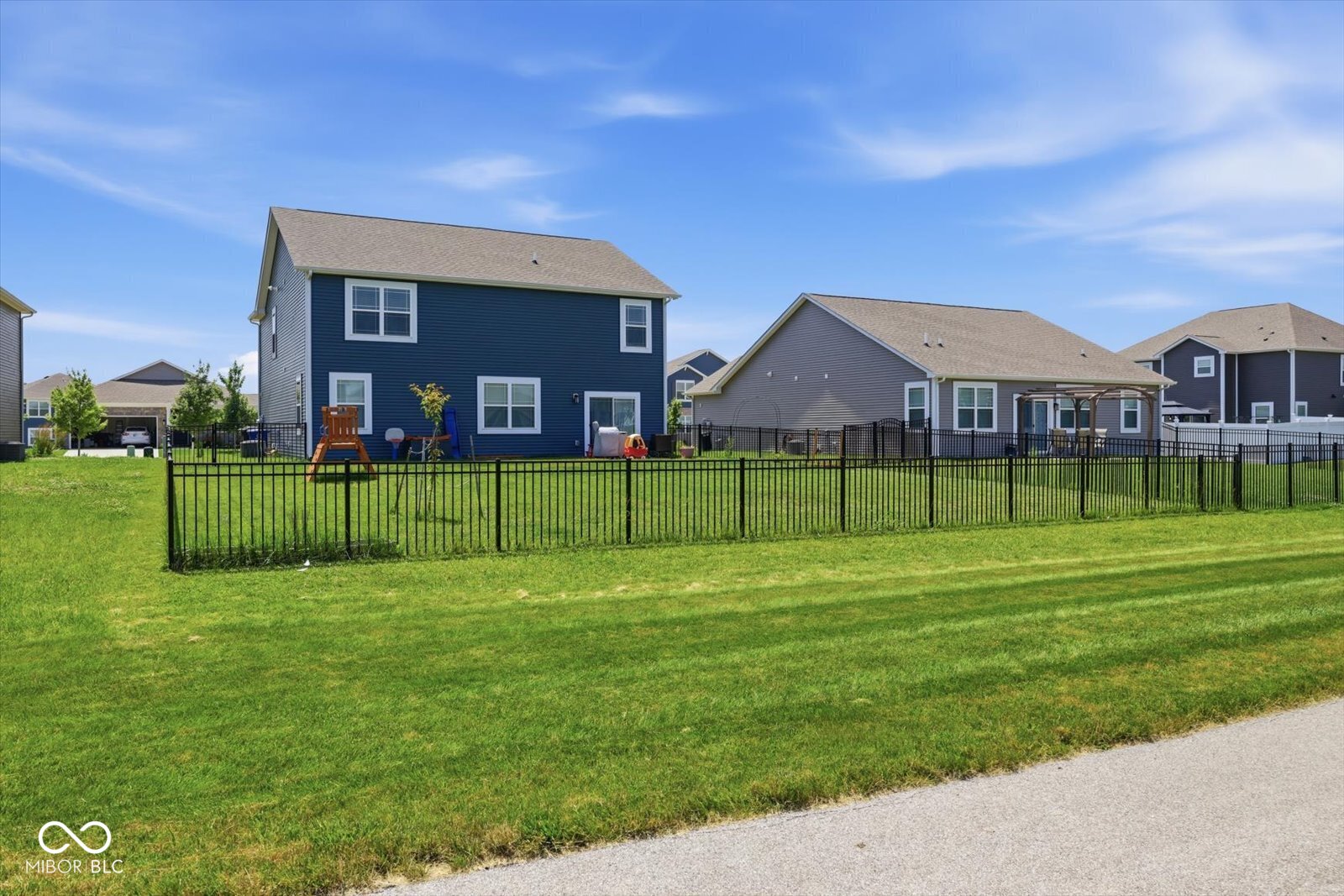 4th image of 1420 Honeysuckle Dr, Shelbyville, IN 46176 | MLS# 22111870
