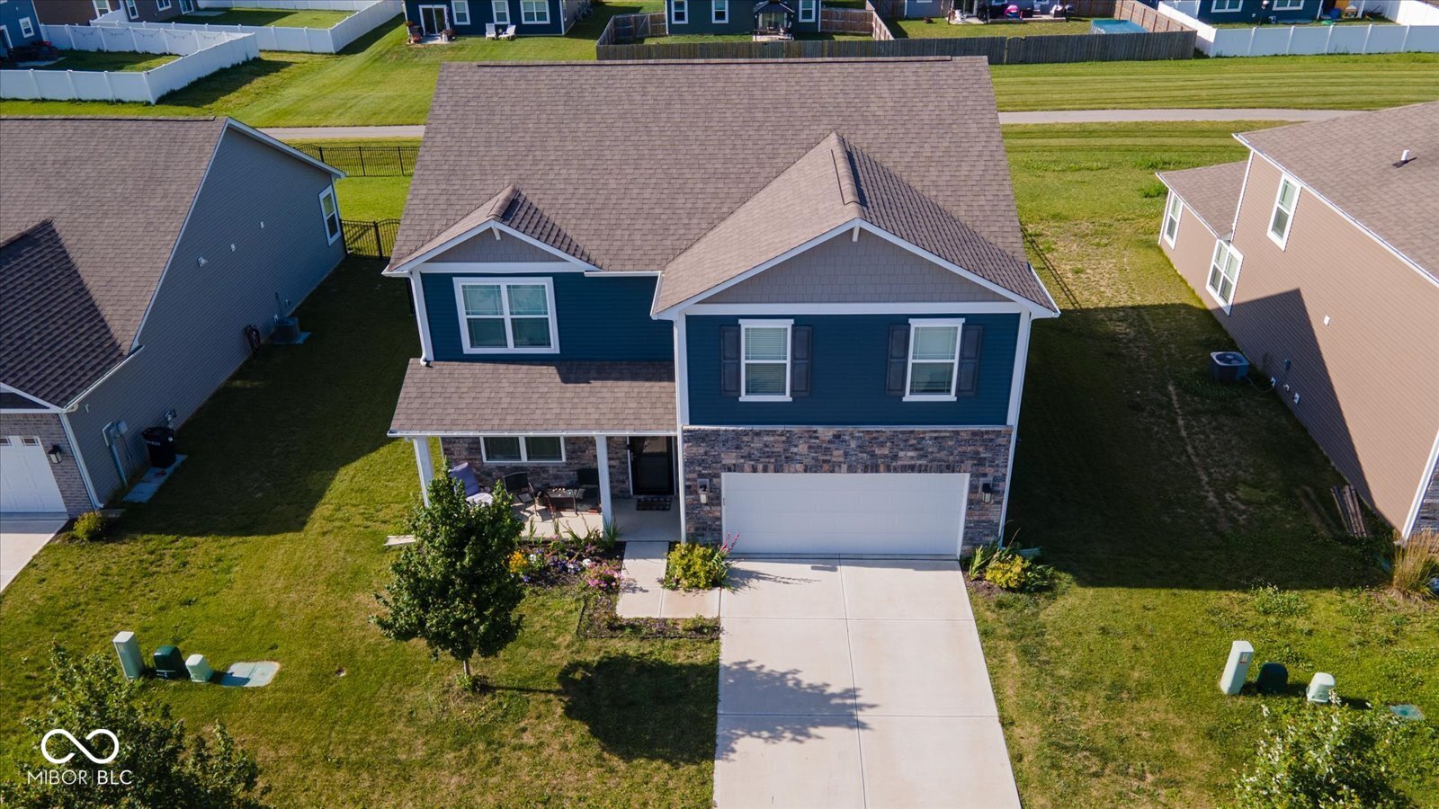 2nd image of 1420 Honeysuckle Dr, Shelbyville, IN 46176 | MLS# 22111870