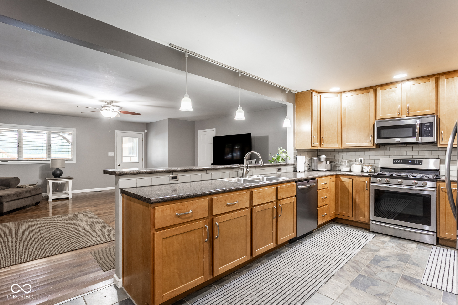 3rd image of 1437 Demaree Rd, Greenwood, IN 46143 | MLS# 22112452