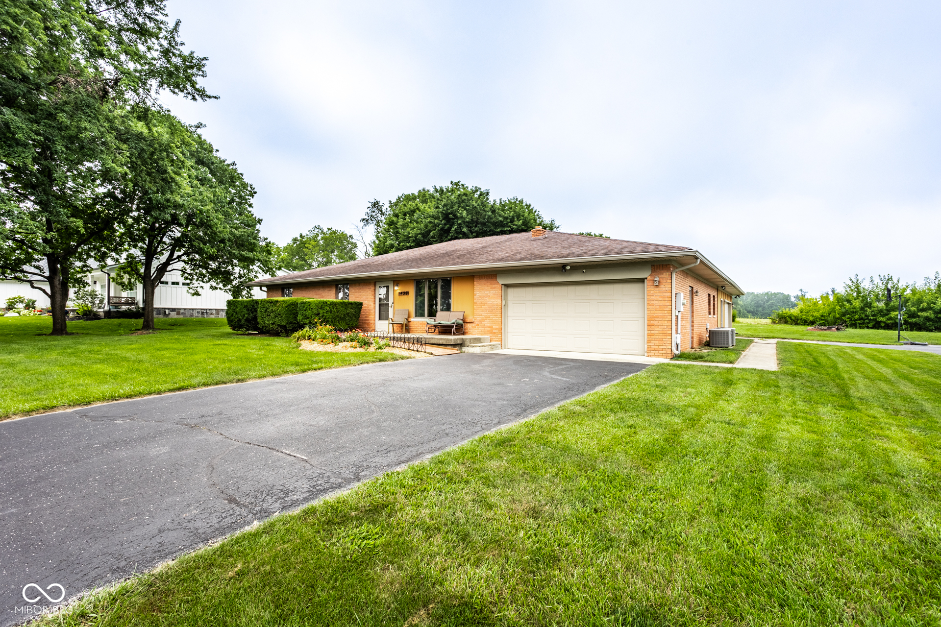 2nd image of 1437 Demaree Rd, Greenwood, IN 46143 | MLS# 22112452