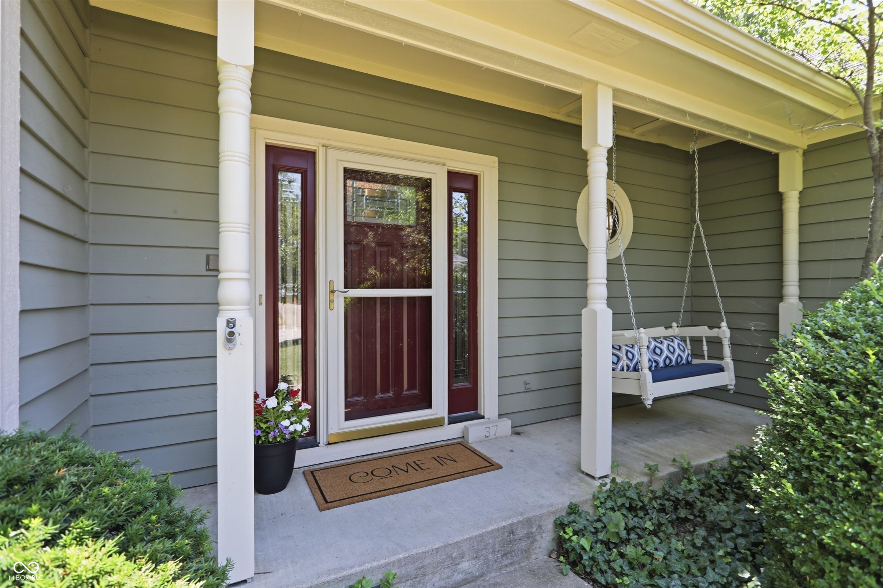 3rd image of 37 Penn Pl, Zionsville, IN 46077 | MLS# 22113343