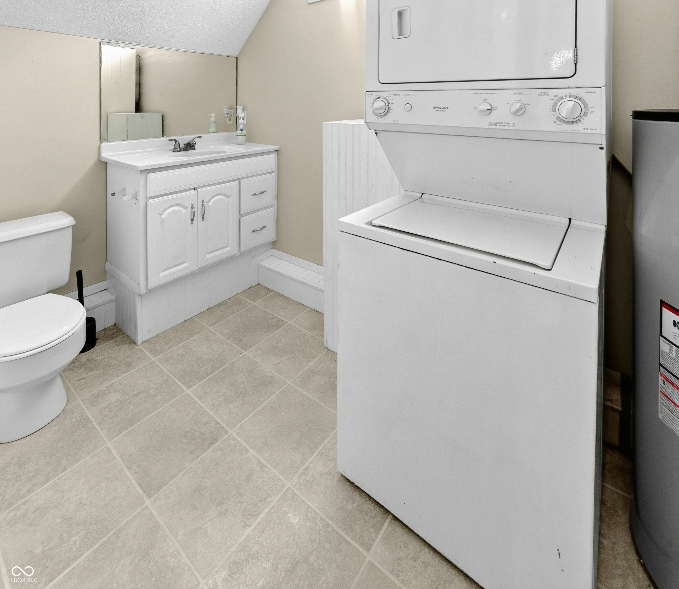 41st image of 29 E Broadway St, Greenwood, IN 46143 | MLS# 22113619