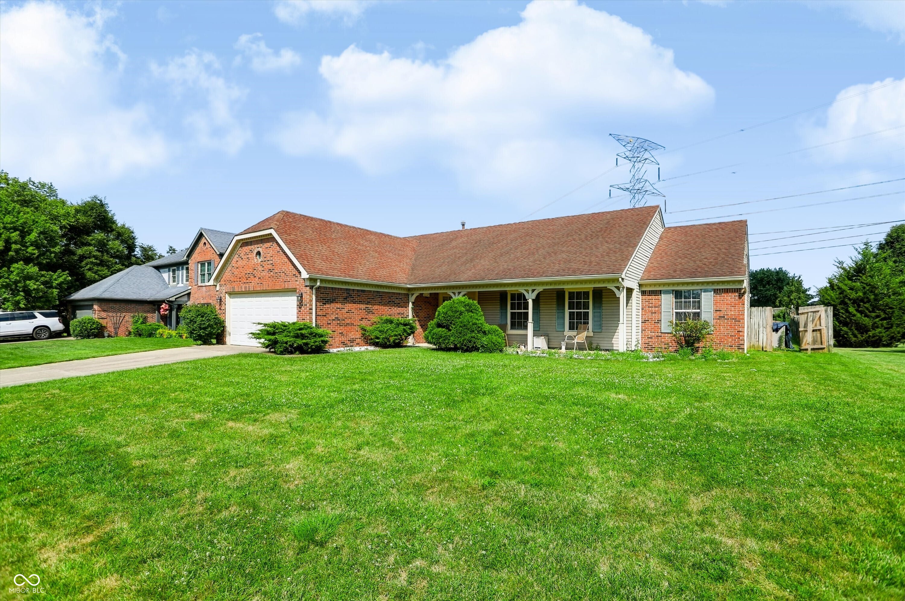 2nd image of 337 Stoneybrook Grove Dr, Greenwood, IN 46142 | MLS# 22113905