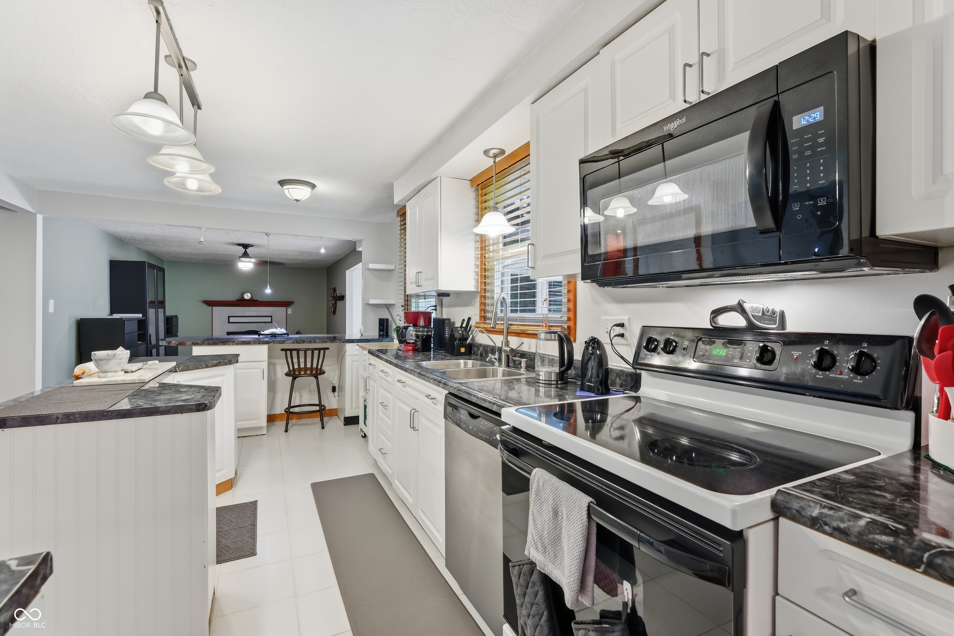 4th image of 430 Meadow Cir, Greenwood, IN 46142 | MLS# 22114151