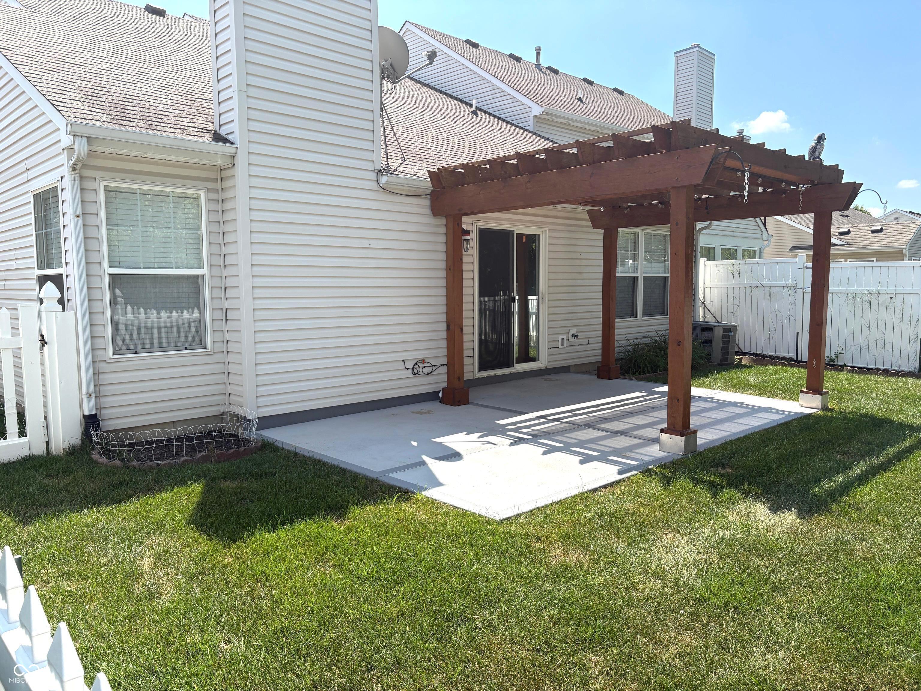 4th image of 2734 Cadogan Dr, Greenwood, IN 46143 | MLS# 22114160