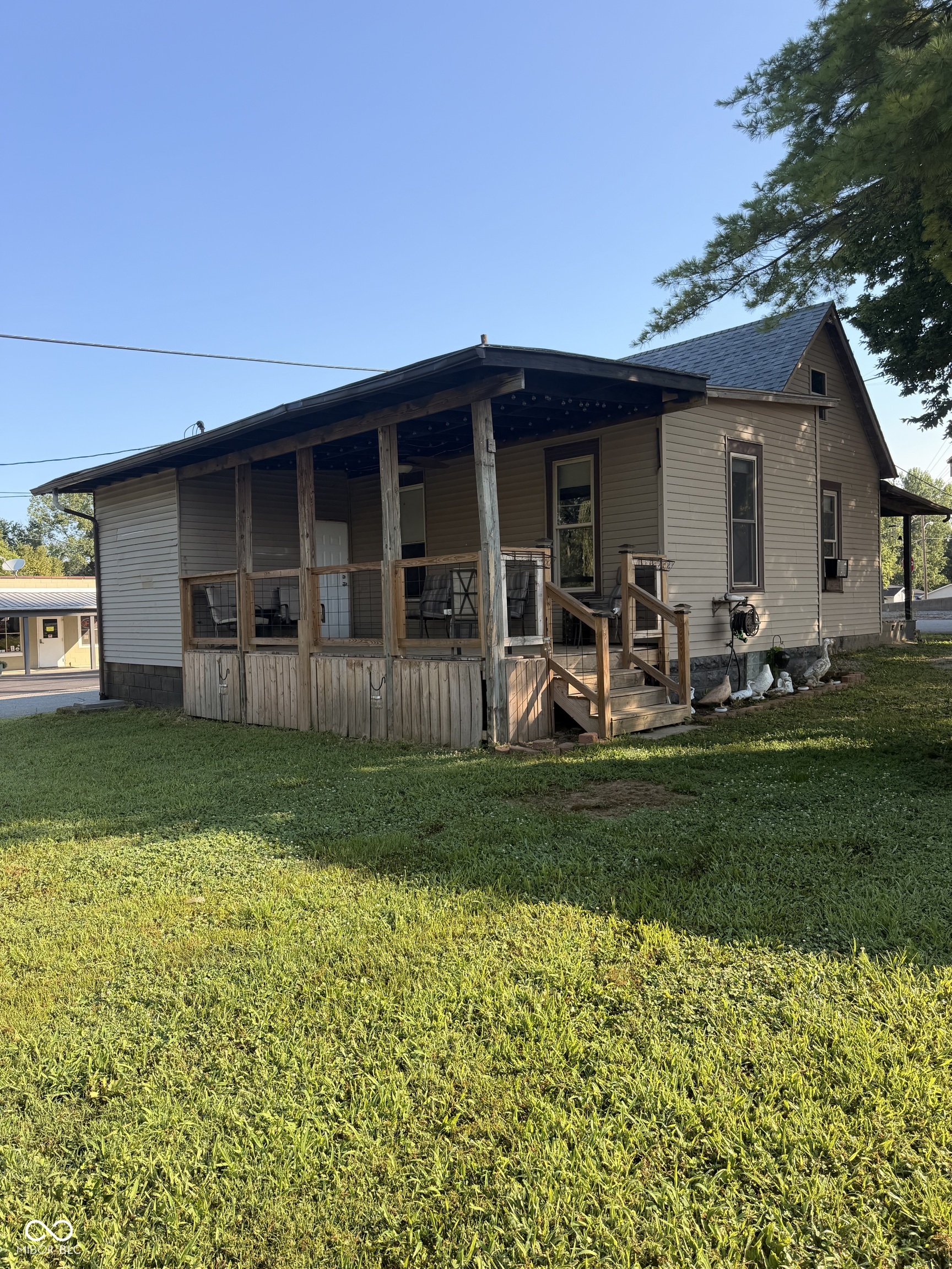 Homes for sale in Elizabethtown, IN | 102 Railroad St, Elizabethtown, IN 47232 | MLS# 22114203