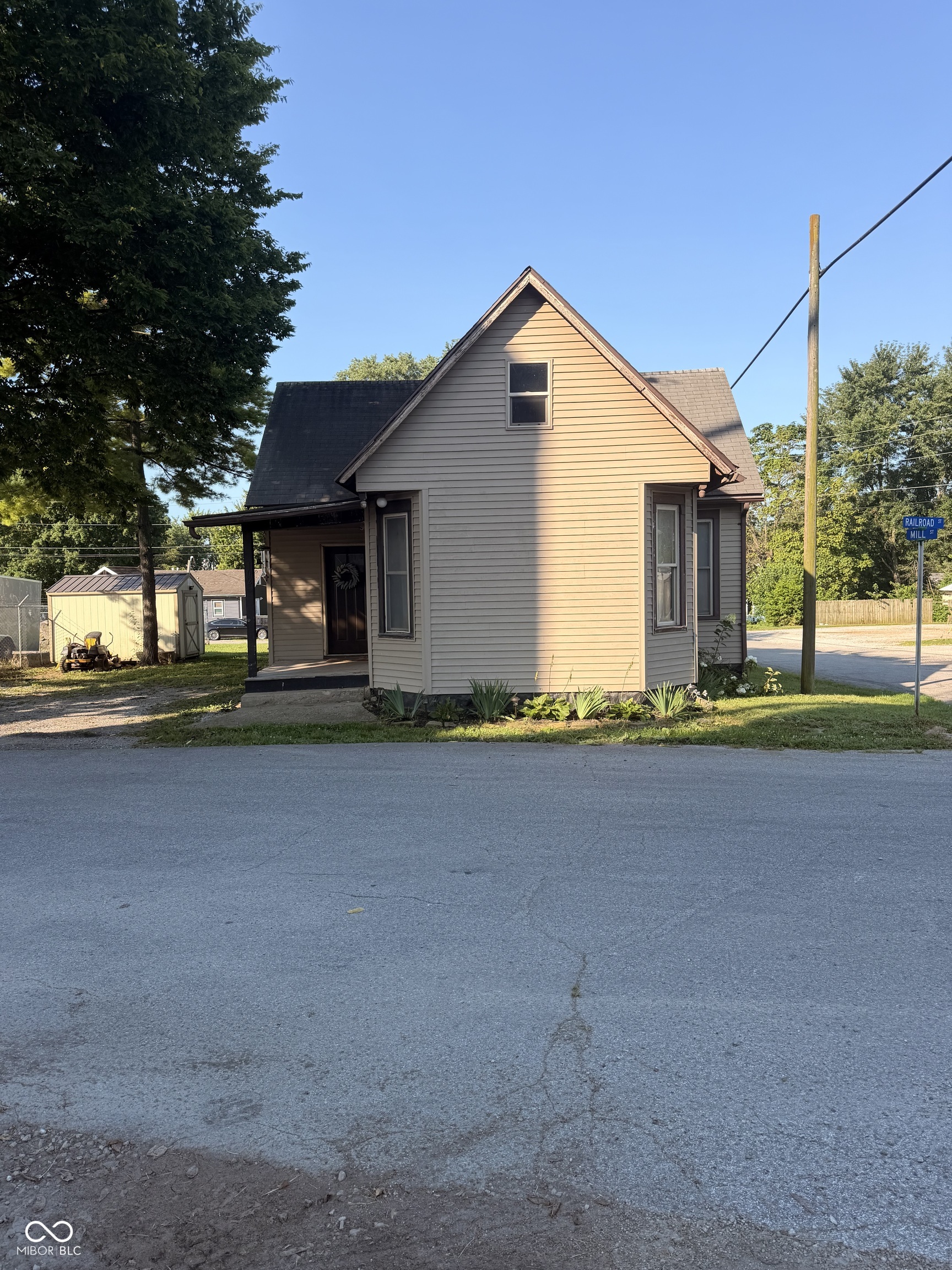 Homes for sale in Elizabethtown, IN | 102 Railroad St, Elizabethtown, IN 47232 | MLS# 22114203