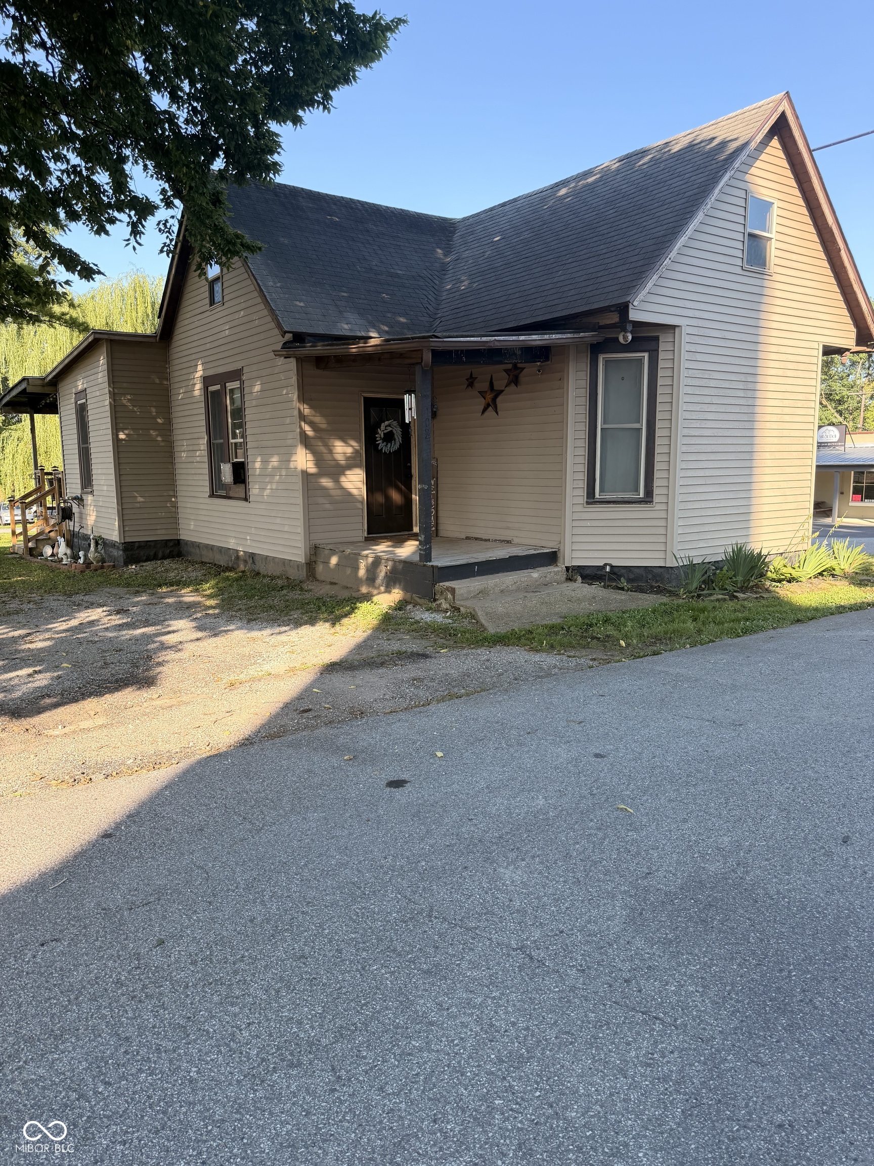 Homes for sale in Elizabethtown, IN | 102 Railroad St, Elizabethtown, IN 47232 | MLS# 22114203