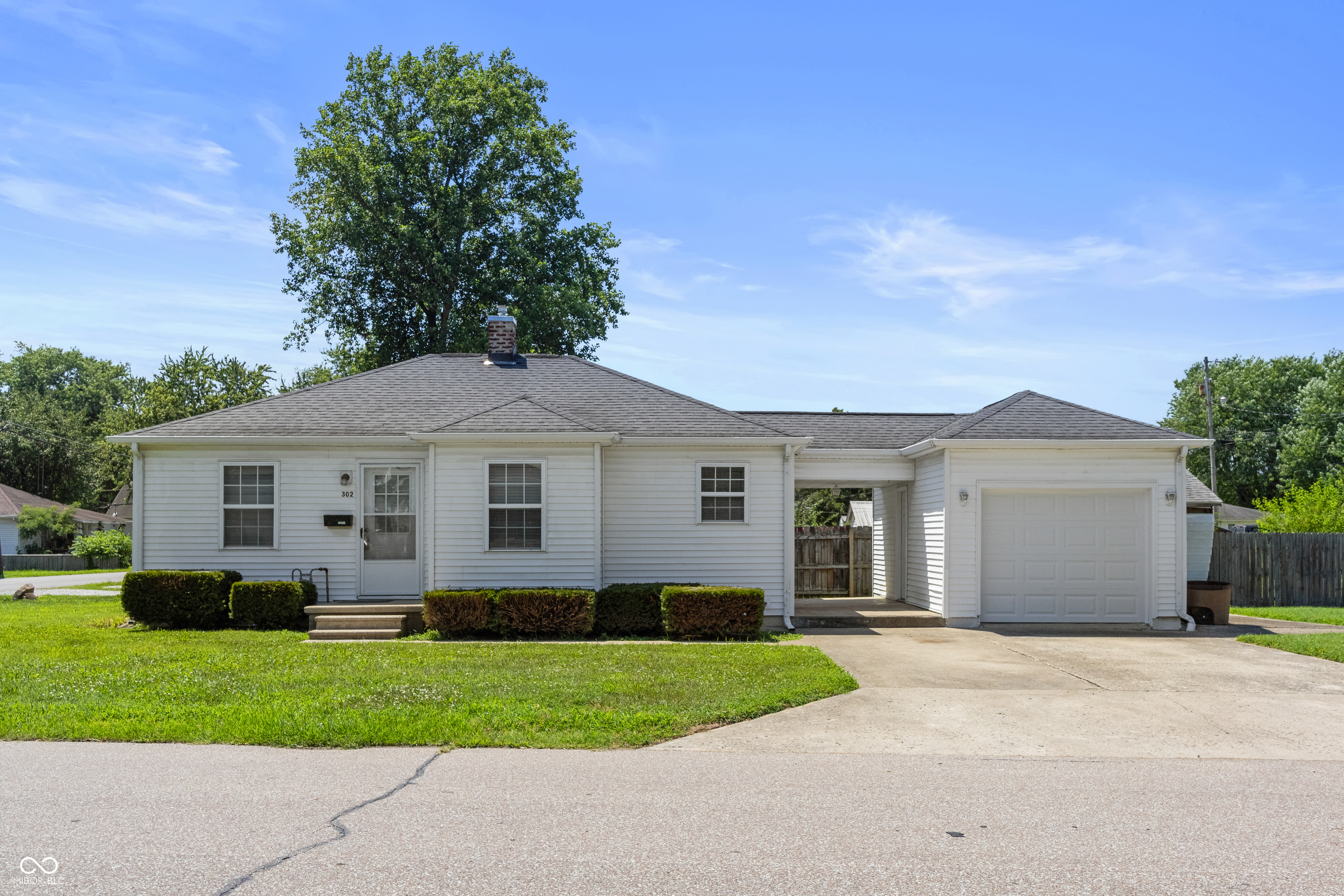 image of 302 Smith St, Columbus, IN 47201 | MLS# 22114530