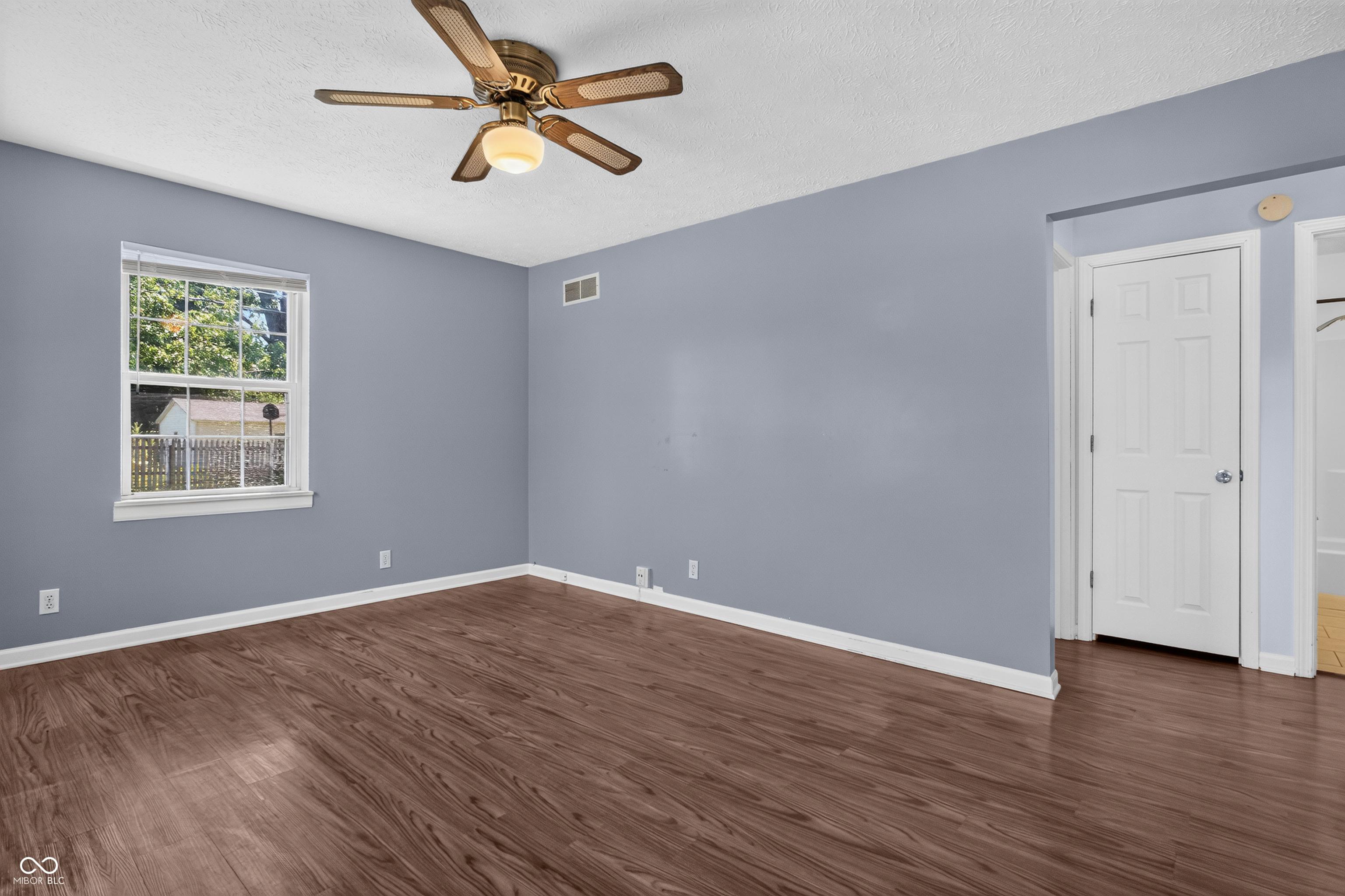 image of 302 Smith St, Columbus, IN 47201 | MLS# 22114530
