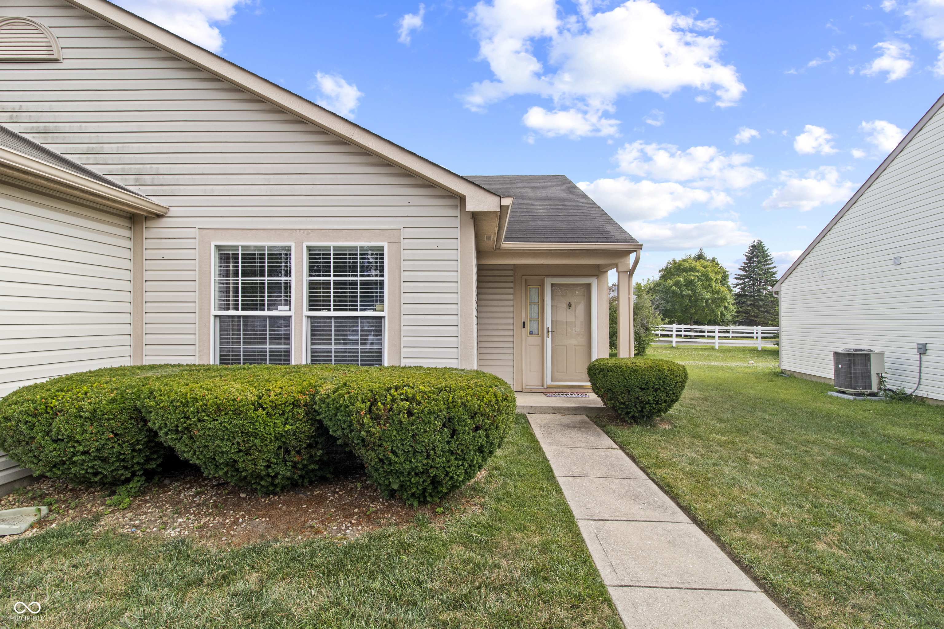 4th image of 10941 Snowdrop Wy, Indianapolis, IN 46235 | MLS# 22114677