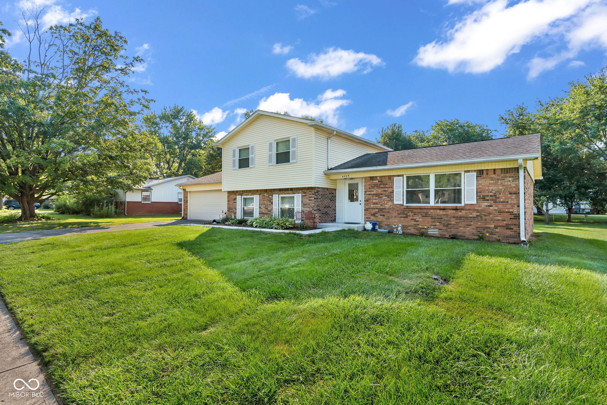 2nd image of 6525 Hazelwood Ave, Indianapolis, IN 46260 | MLS# 22114730