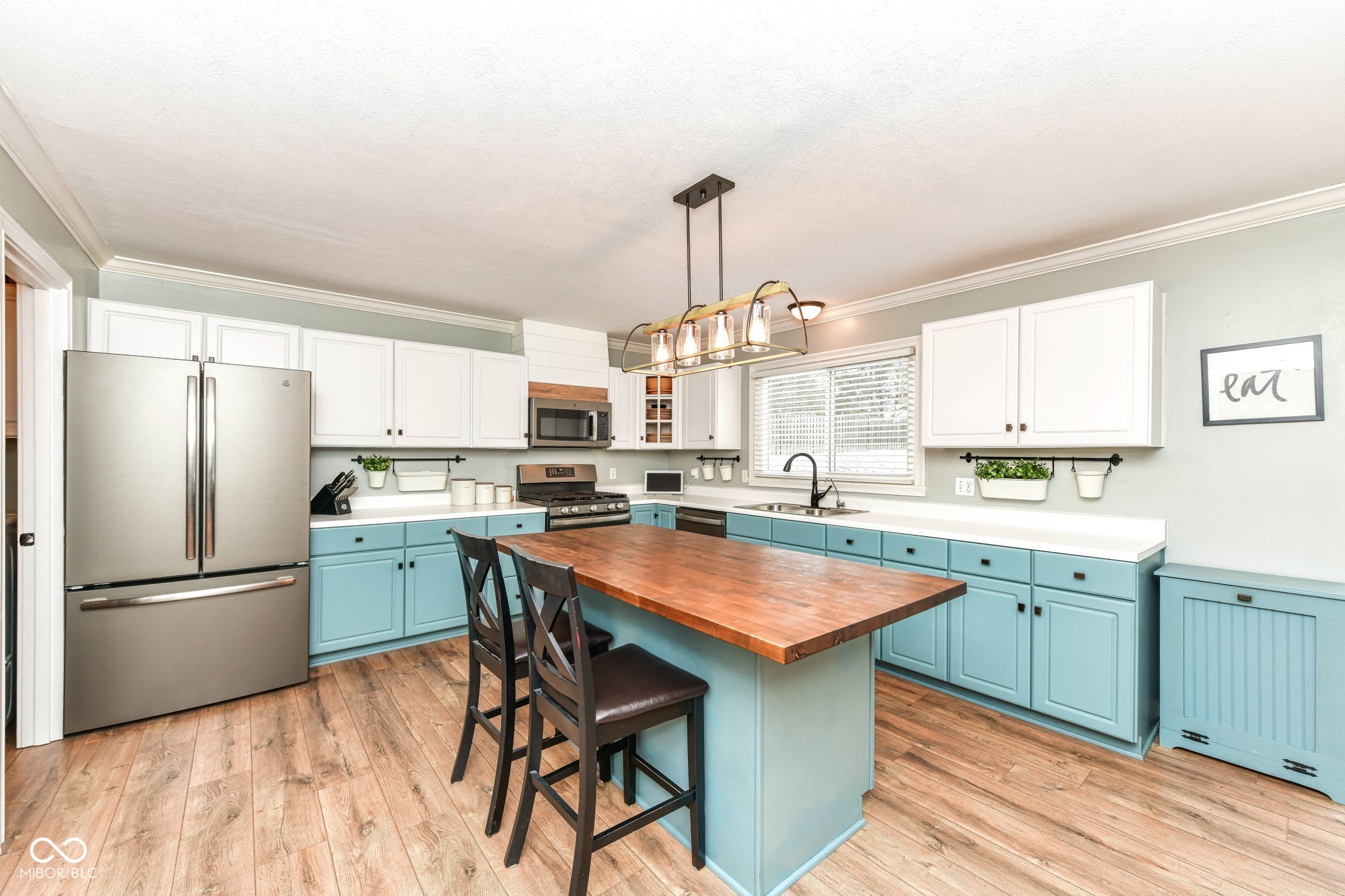 3rd image of 317 Edgewood Pl E, Anderson, IN 46011 | MLS# 22114799