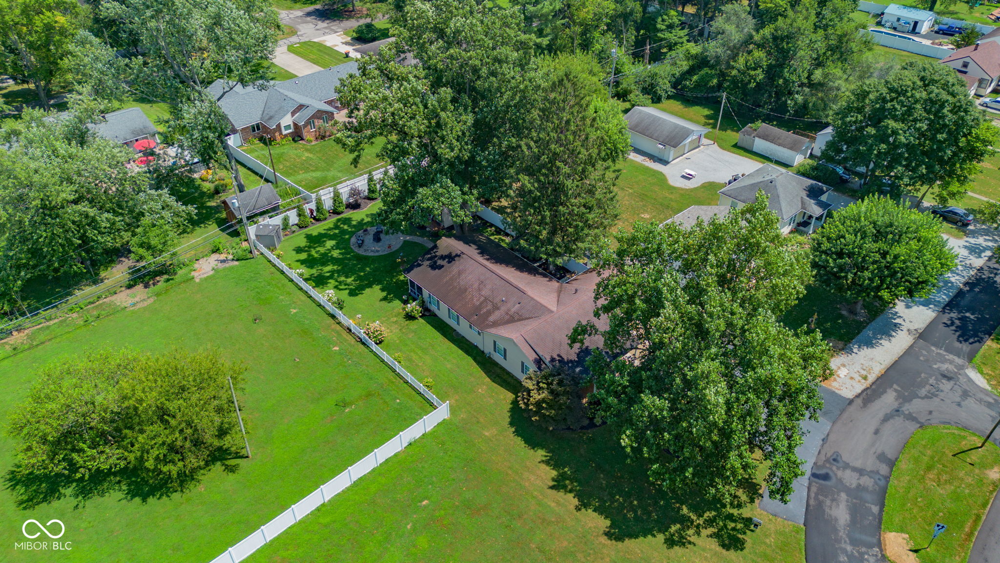 3rd image of 3325 Sycamore Dr, Columbus, IN 47203 | MLS# 22115061
