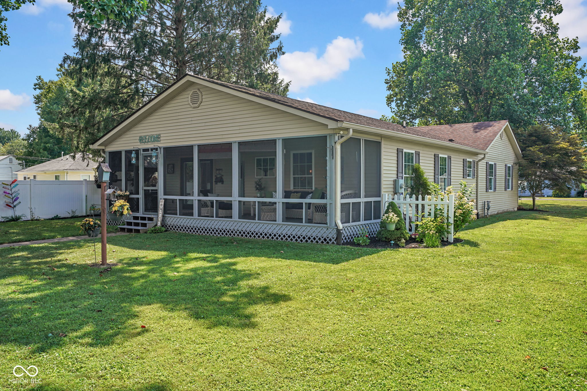 2nd image of 3325 Sycamore Dr, Columbus, IN 47203 | MLS# 22115061