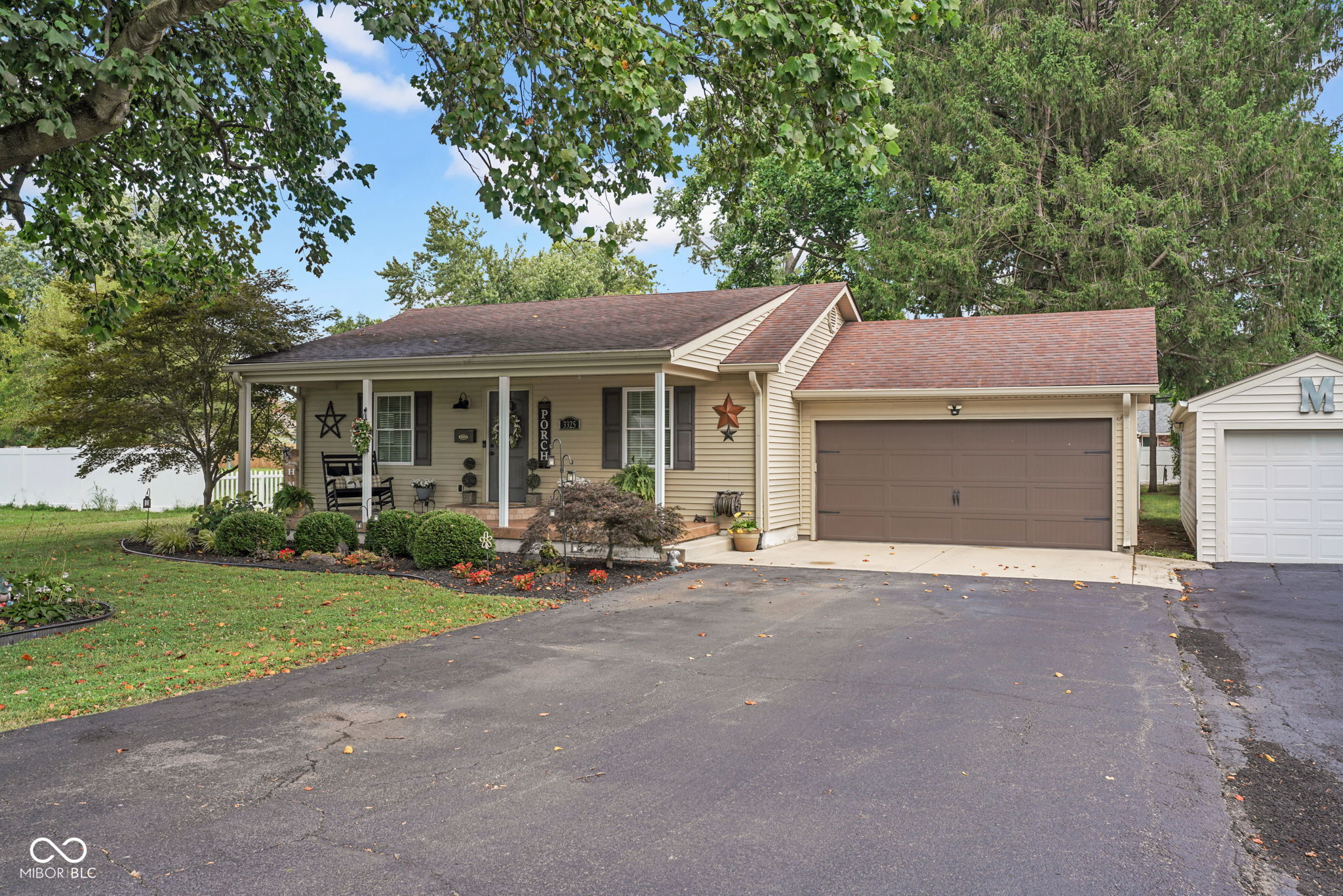 1st image of 3325 Sycamore Dr, Columbus, IN 47203 | MLS# 22115061