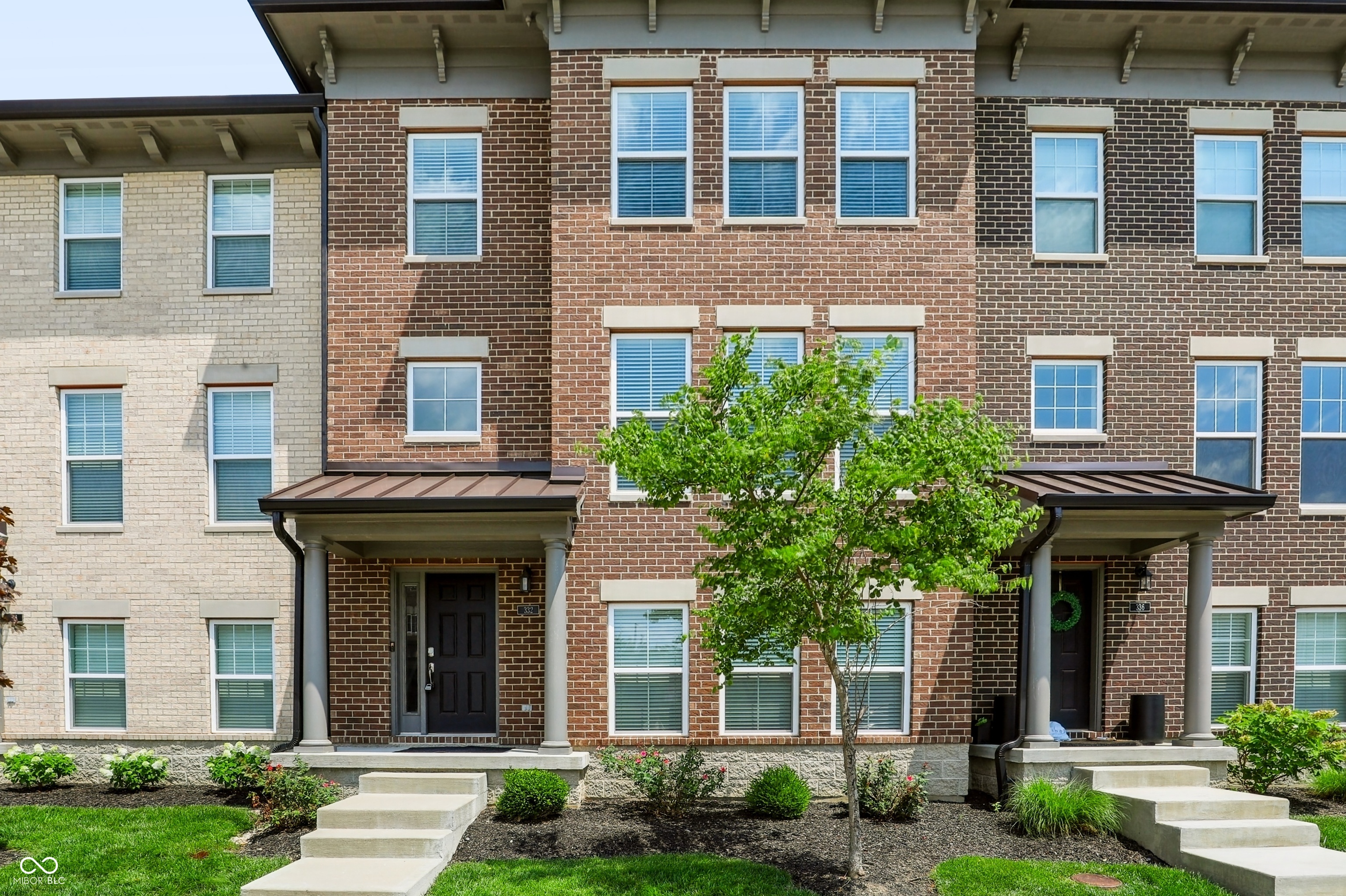 1st image of 332 Fairfax Wy, Zionsville, IN 46077 | MLS# 22115064