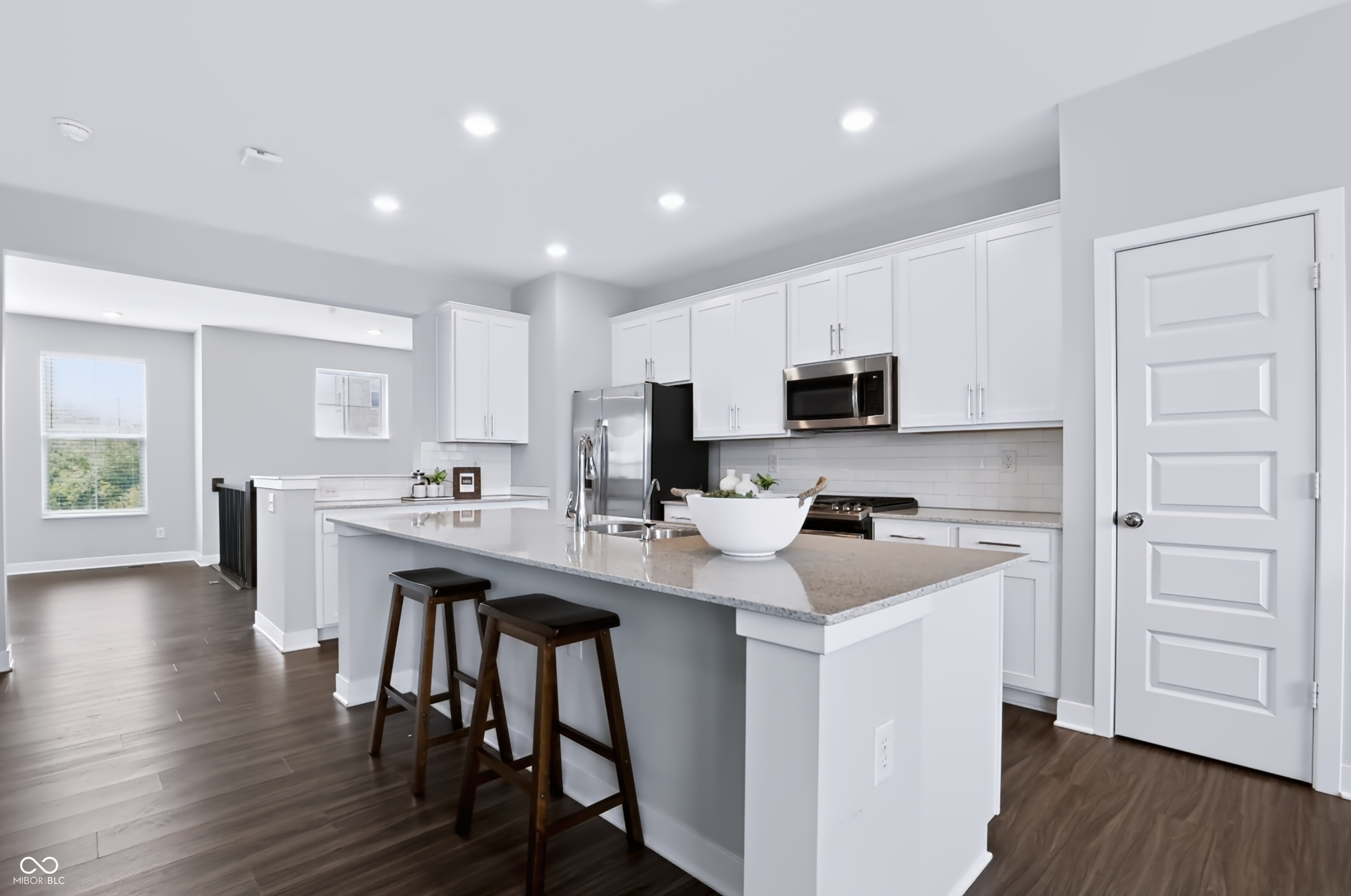 4th image of 332 Fairfax Wy, Zionsville, IN 46077 | MLS# 22115064