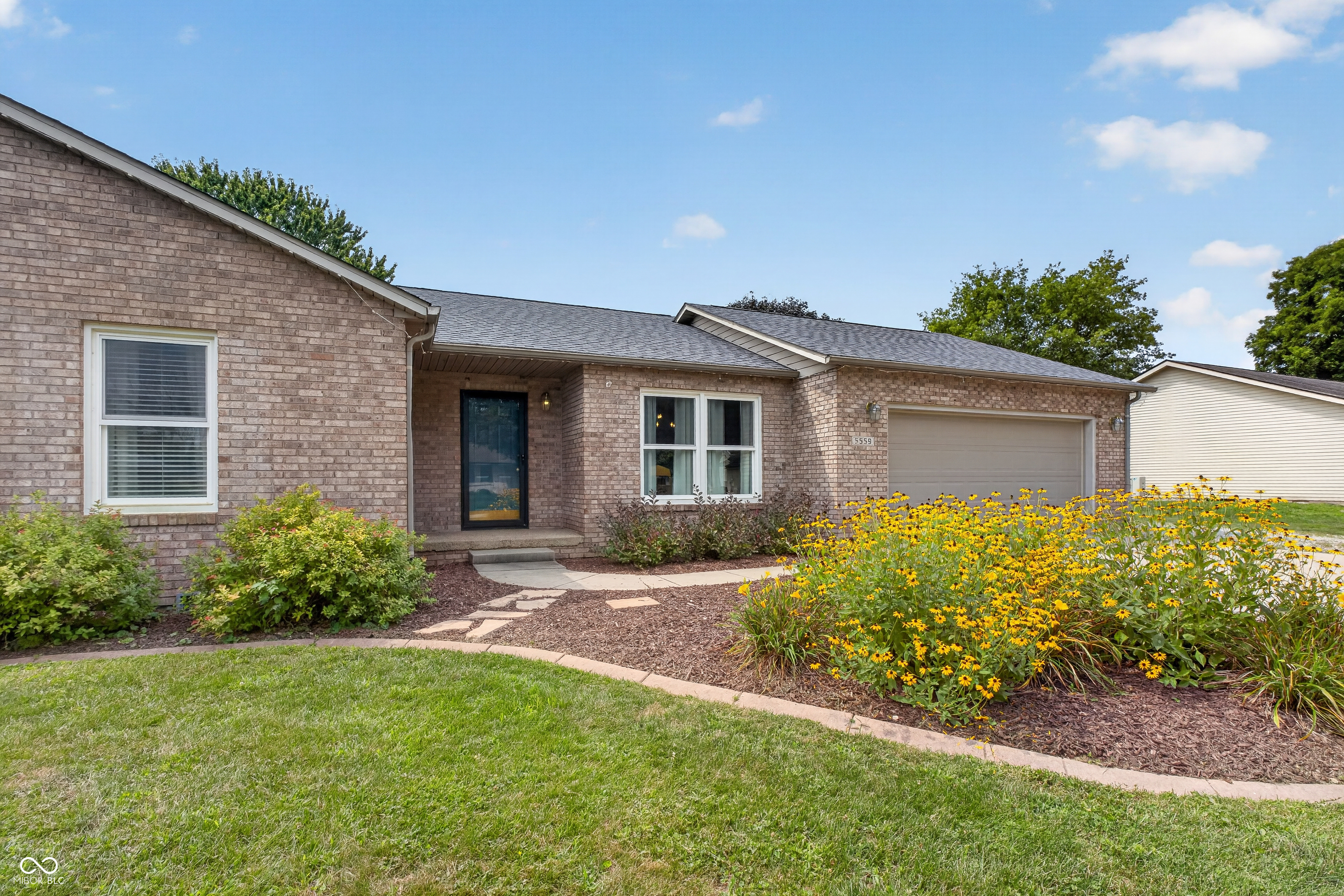 2nd image of 5559 E Broadmore Dr, Columbus, IN 47201 | MLS# 22115310