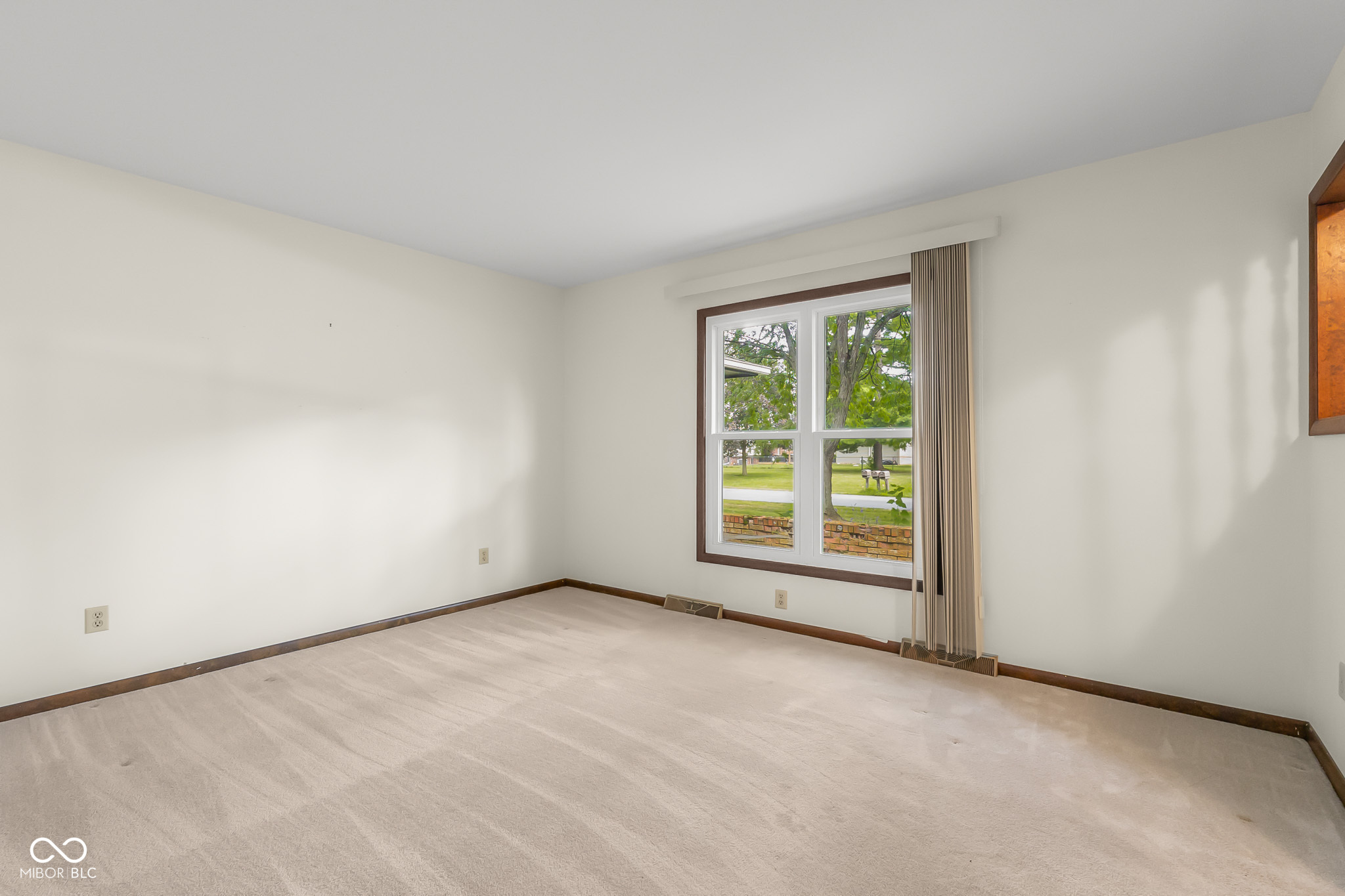 5th image of 10112 N Hickory Ln, Columbus, IN 47203 | MLS# 22115340