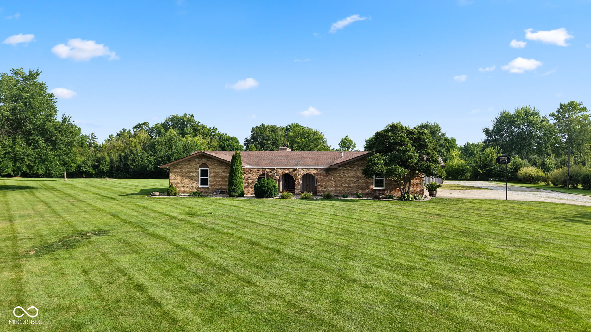 2nd image of 3885 Honey Creek Ct, Greenwood, IN 46143 | MLS# 22115446