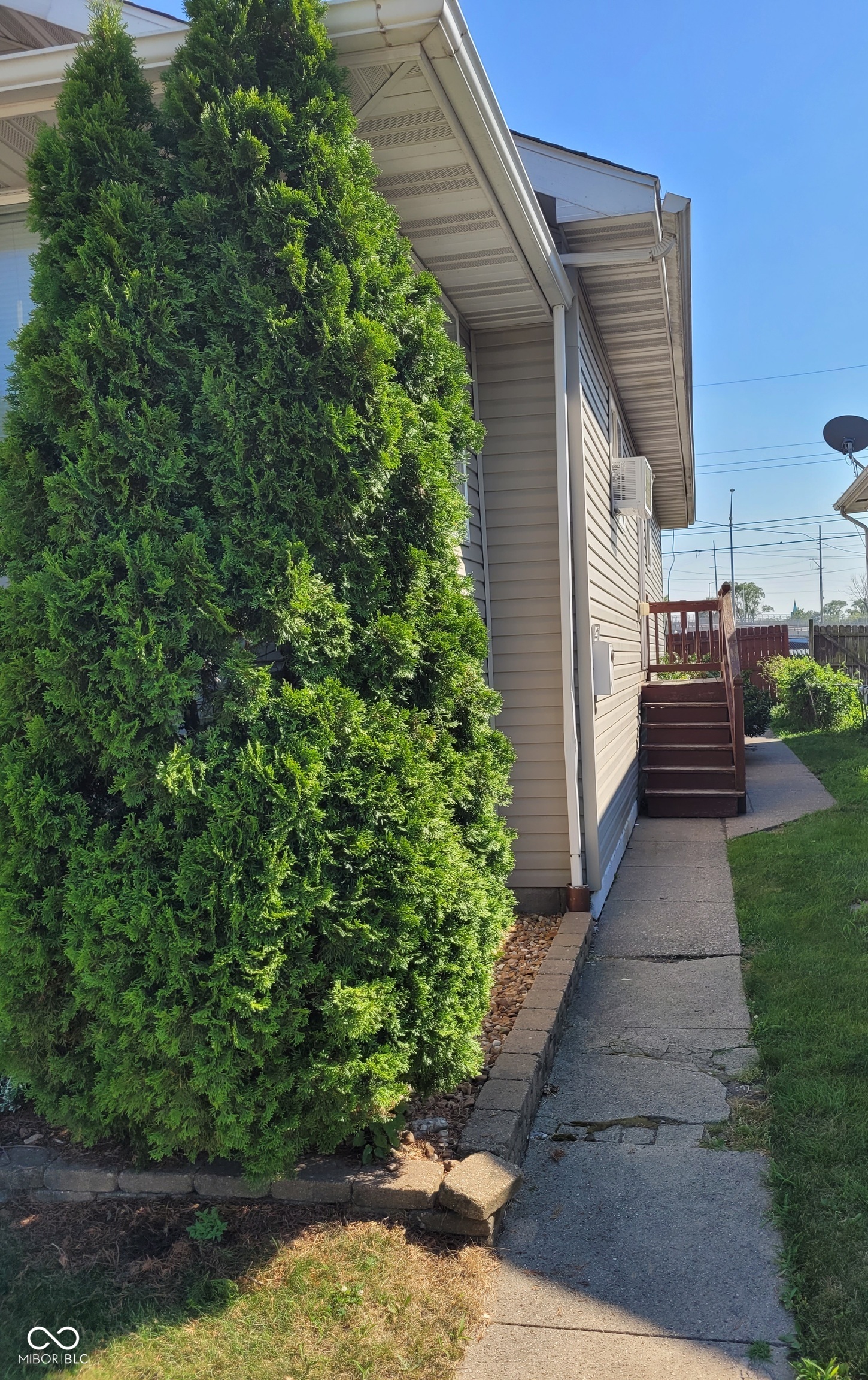 3rd image of 830 Wilcox St, Hammond, IN 46320 | MLS# 22115704