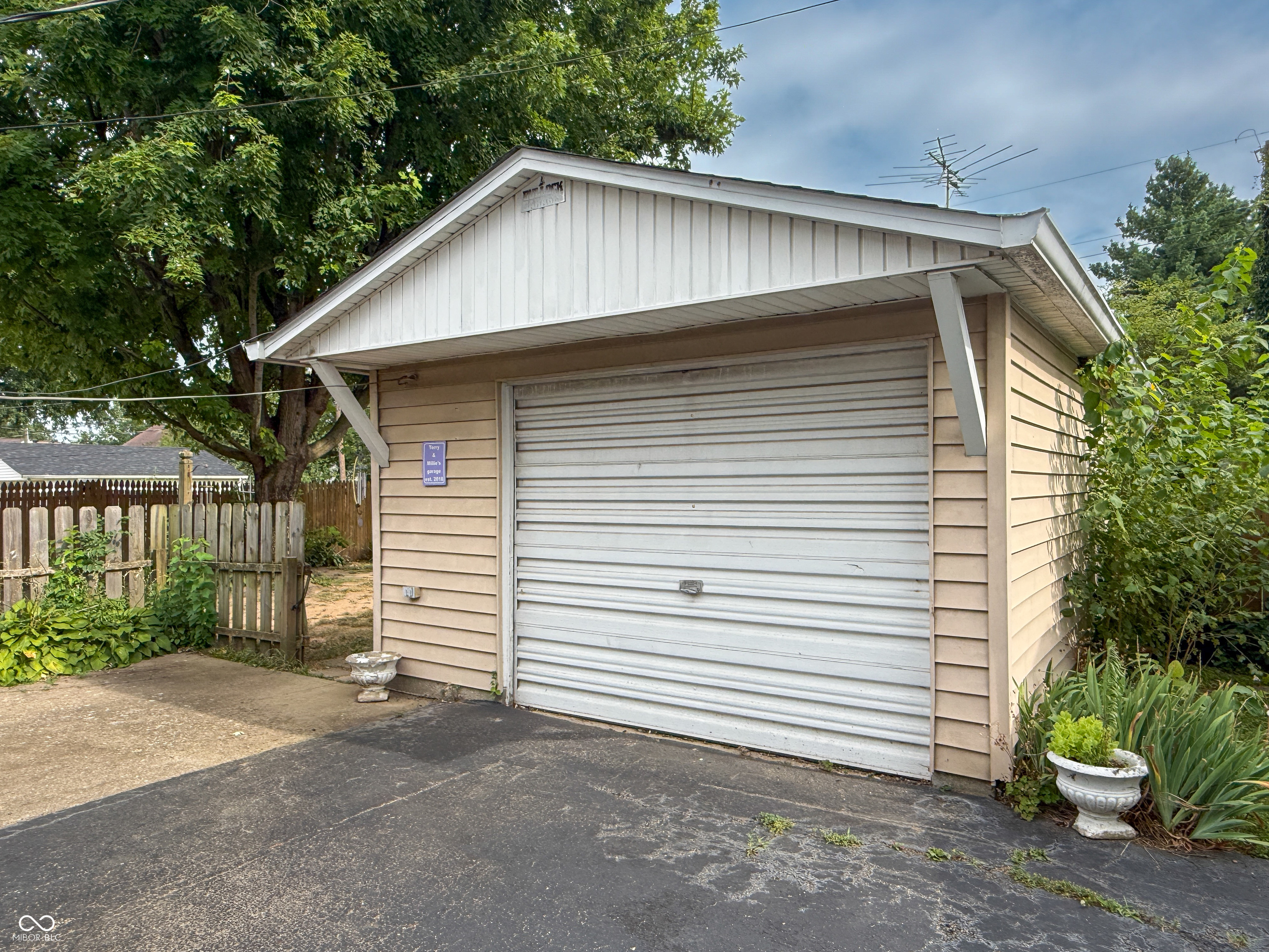 image of 2655 12th St, Columbus, IN 47201 | MLS# 22115932