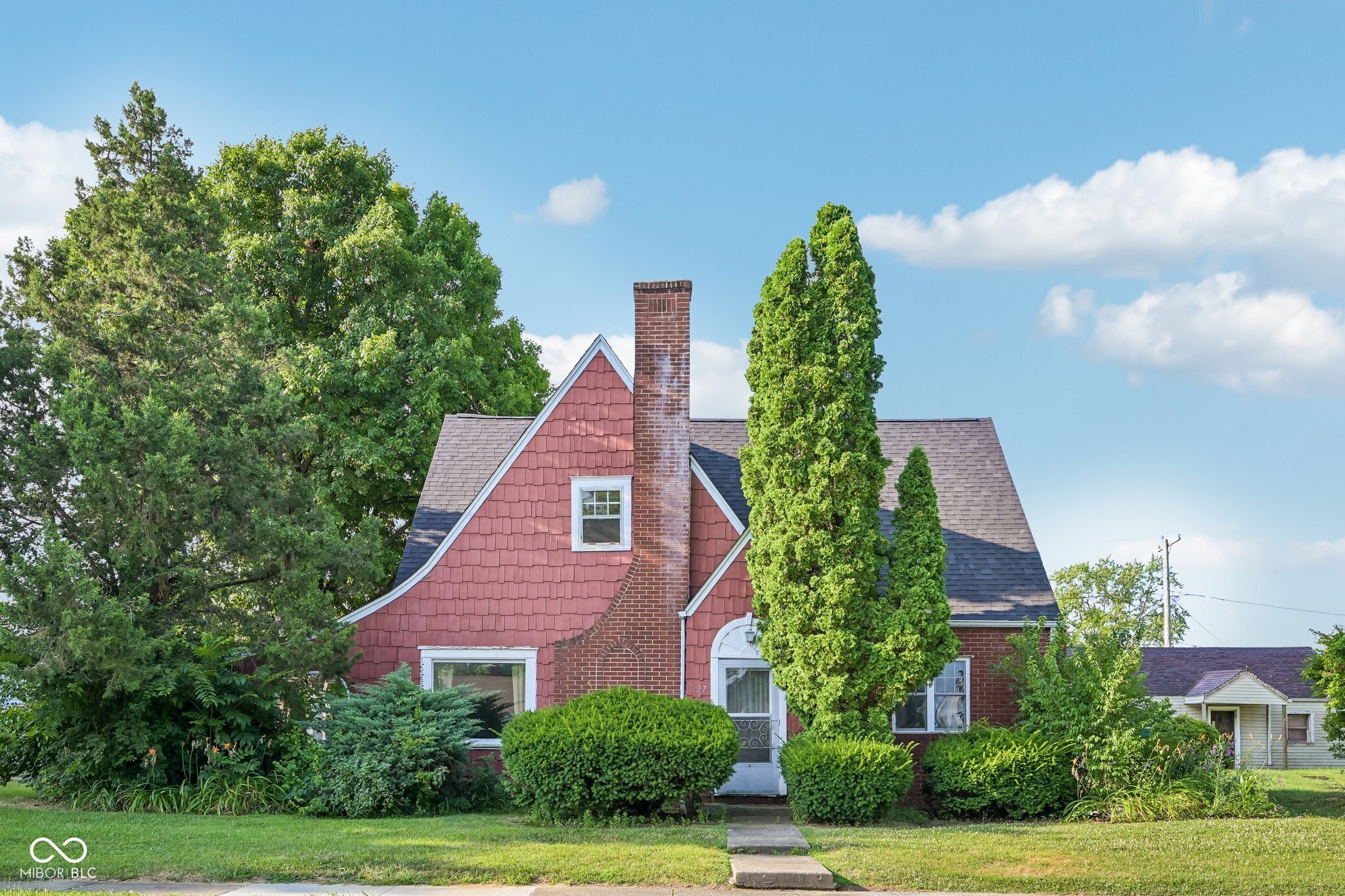 1st image of 327 E 37th St, Anderson, IN 46013 | MLS# 22116023
