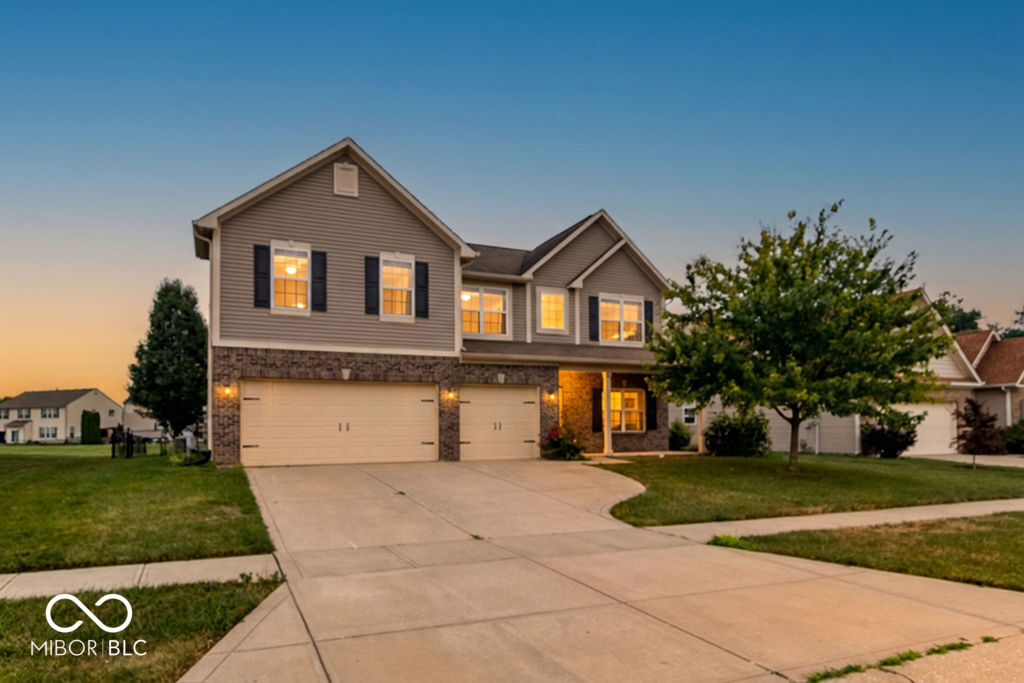 2nd image of 1497 Windborne Ln, Greenwood, IN 46143 | MLS# 22116104