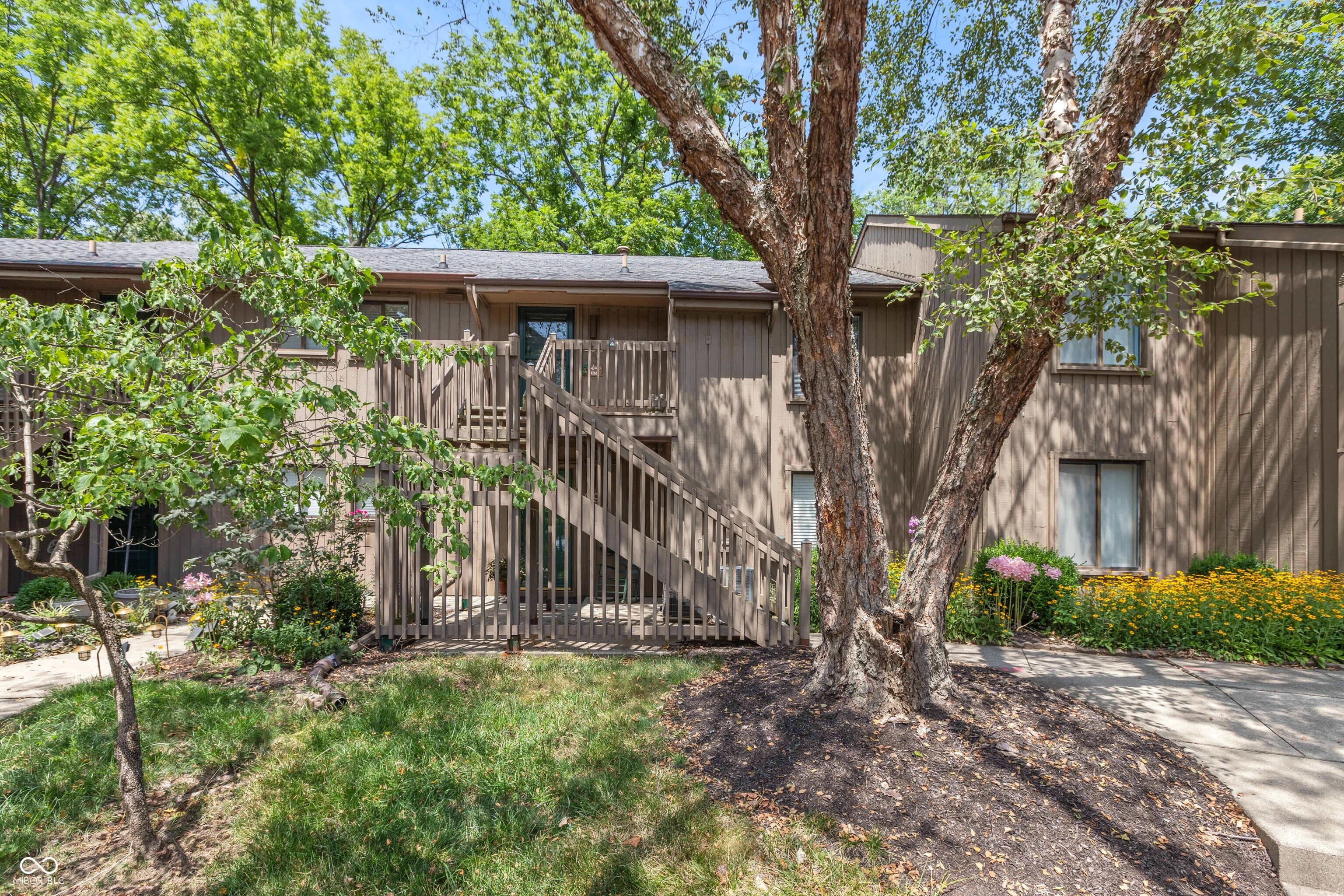 1st image of 101 Lookout Ridge Dr, Columbus, IN 47201 | MLS# 22116112
