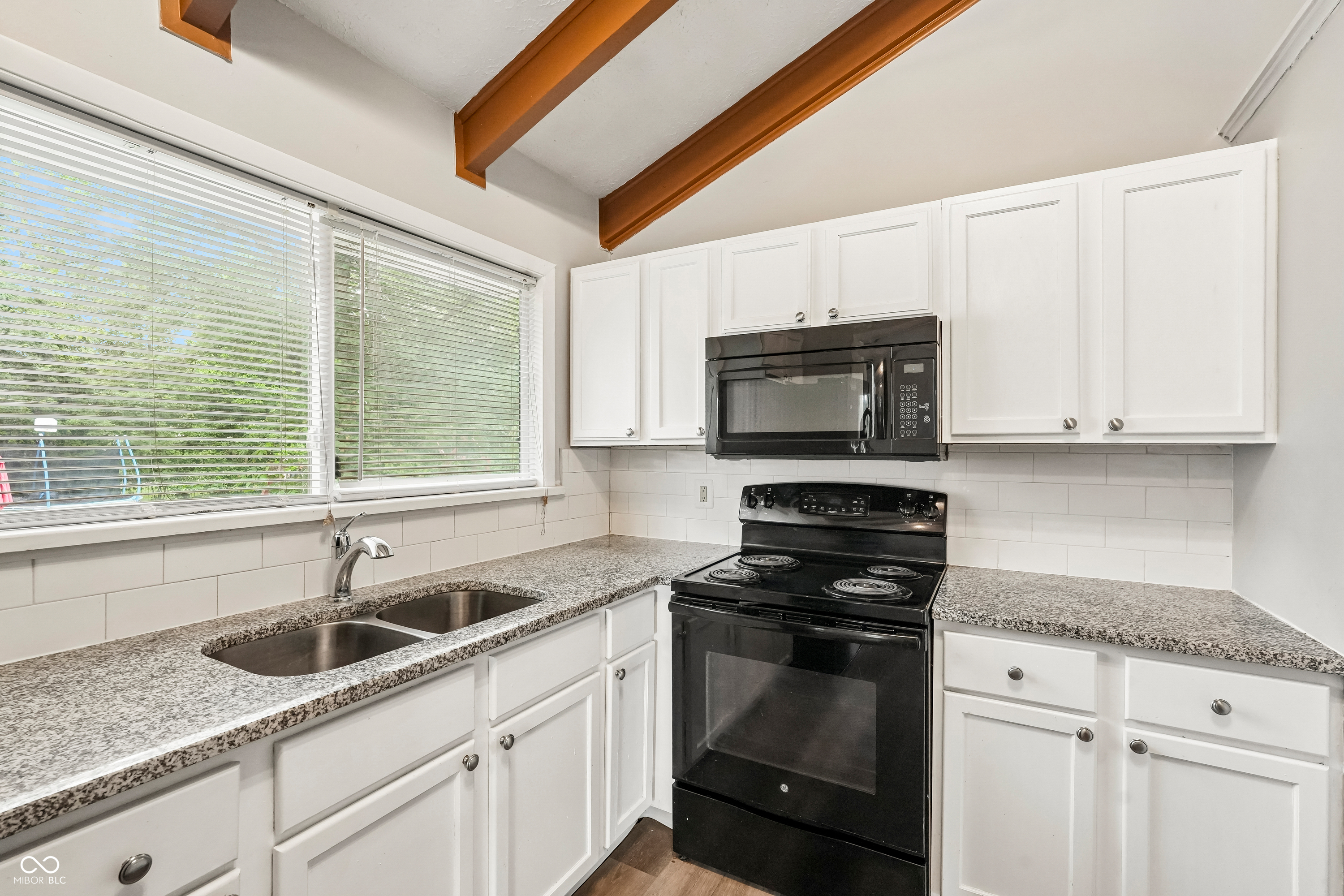 2nd image of 6147 E 40th St, Indianapolis, IN 46226 | MLS# 22116325