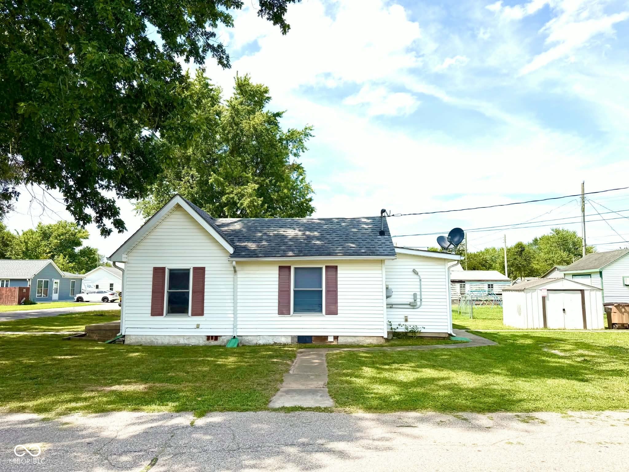 1st image of 415 Morningside Dr, Columbus, IN 47201 | MLS# 22116385