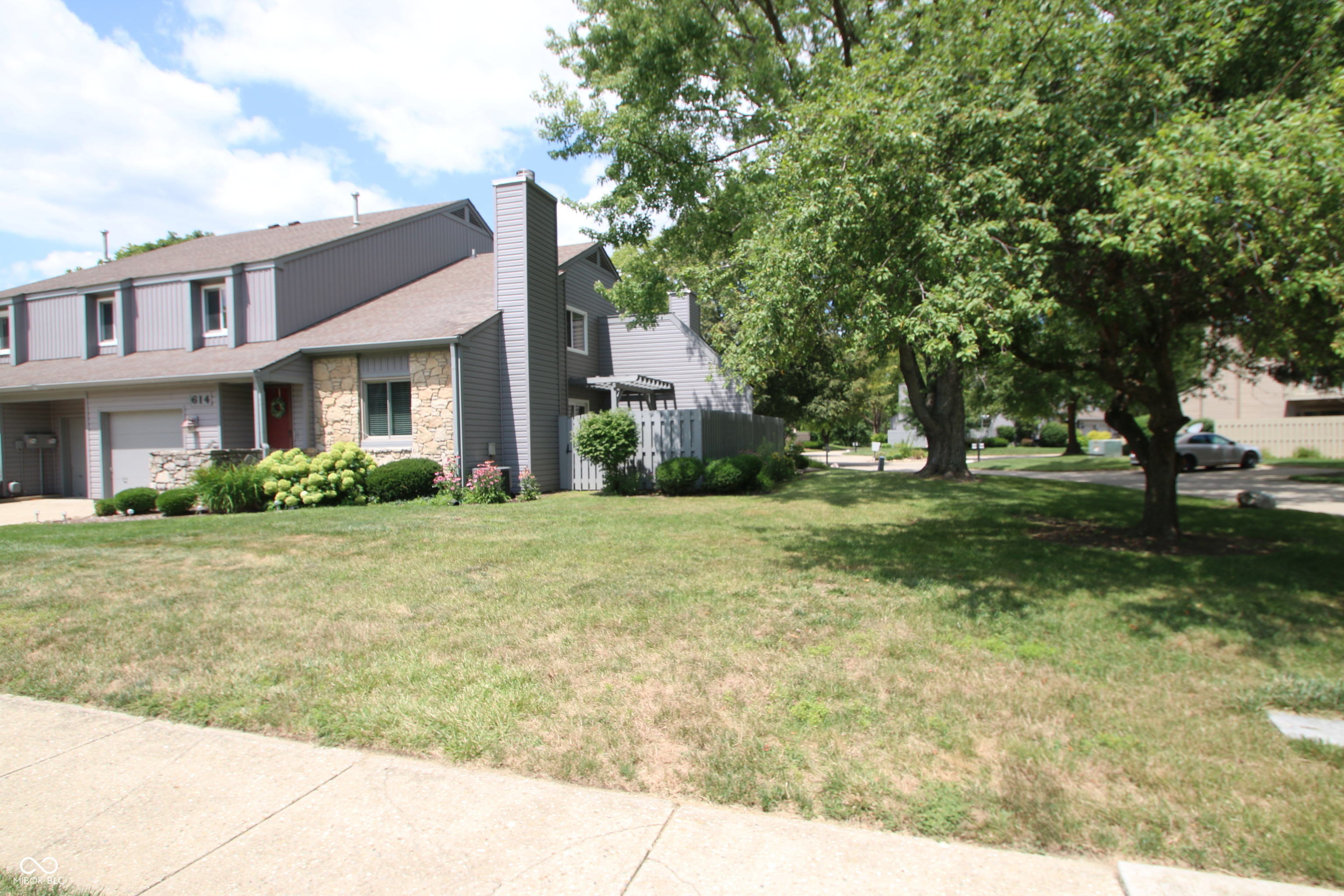 2nd image of 614 Conner Creek Dr, Fishers, IN 46038 | MLS# 22116442