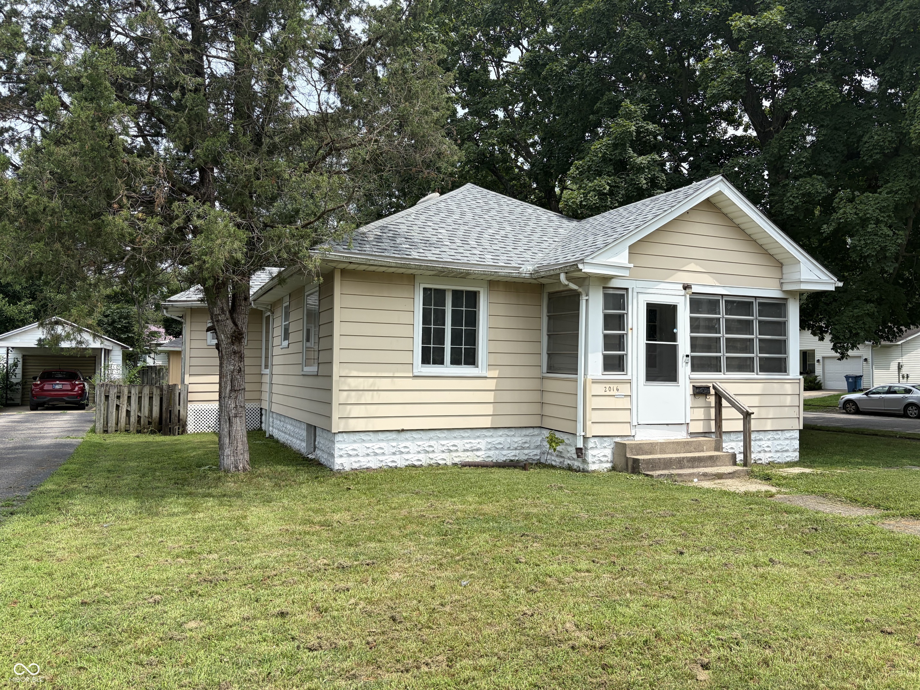 1st image of 2016 Washington Ave, Terre Haute, IN 47803 | MLS# 22116545