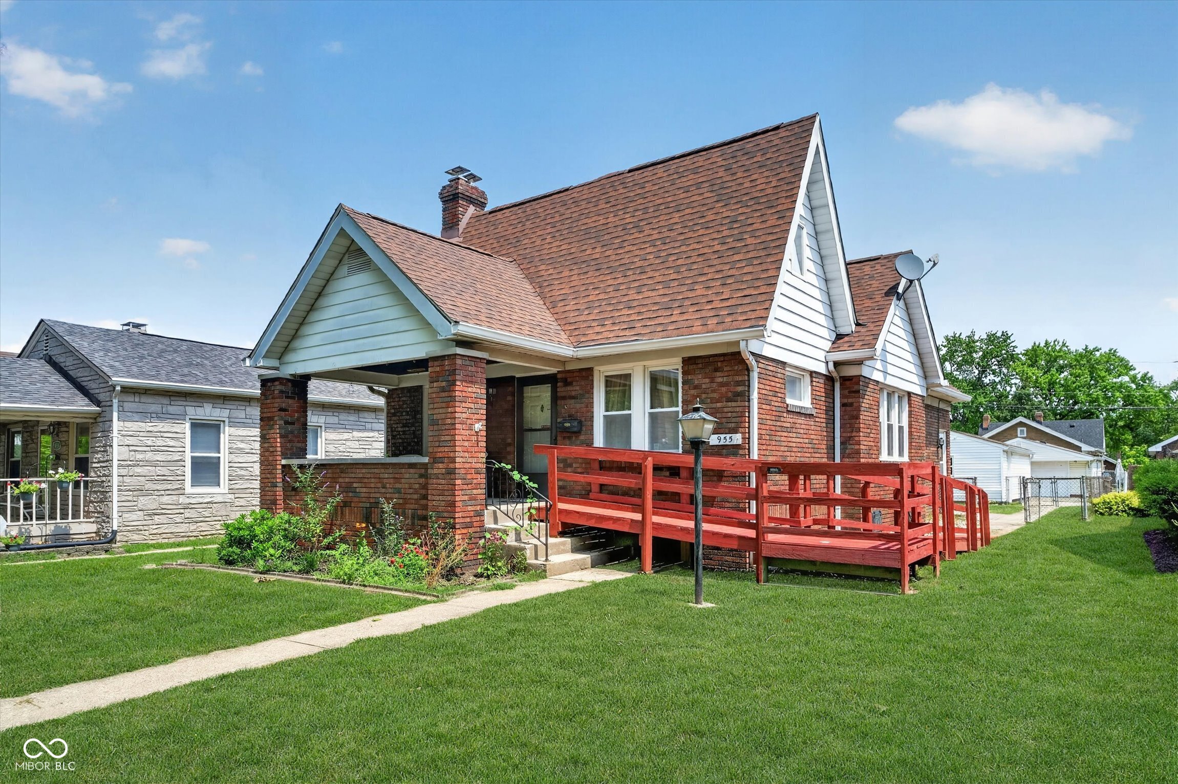 1st image of 955 Lesley Ave, Indianapolis, IN 46219 | MLS# 22116574