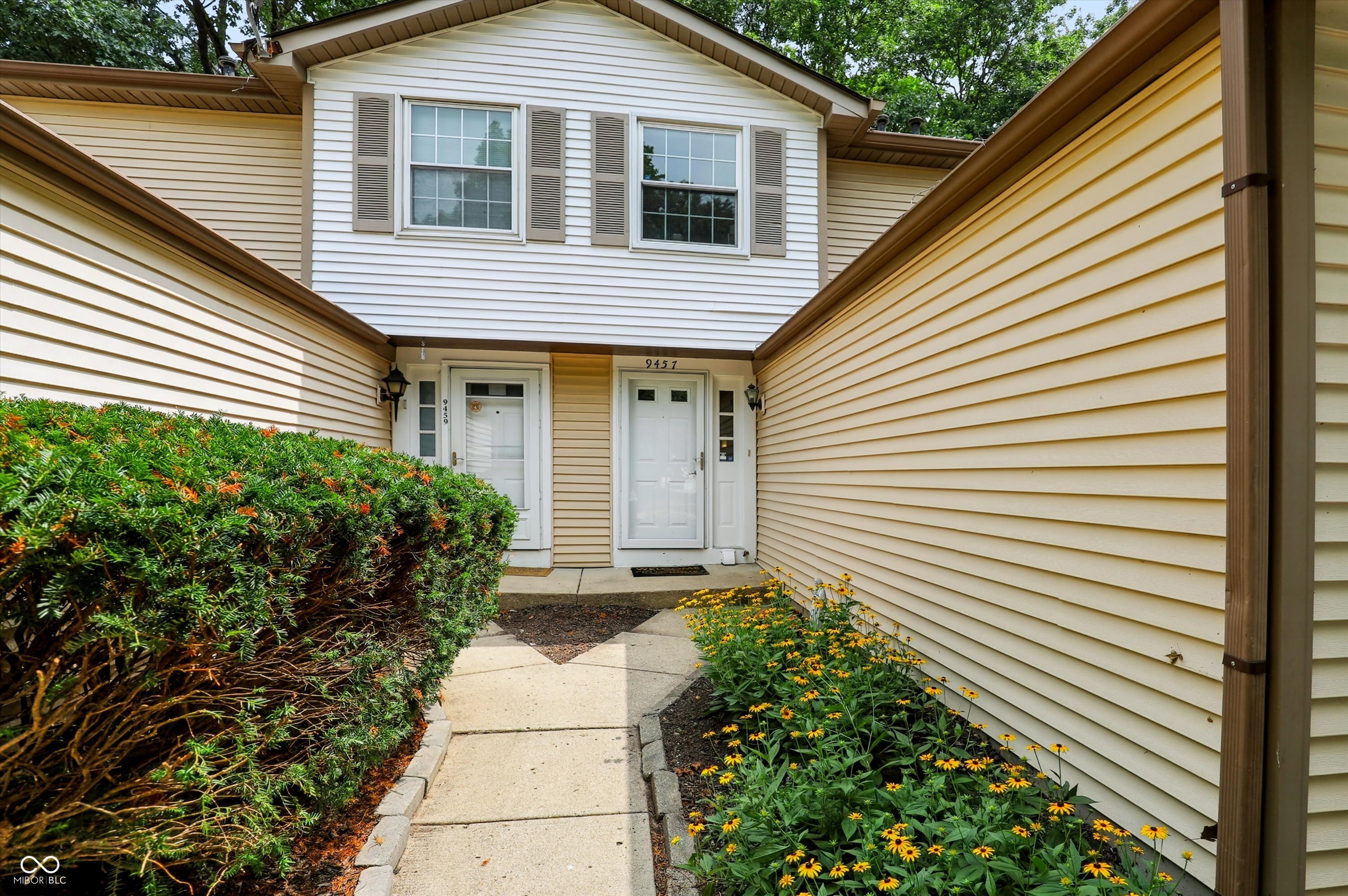 2nd image of 9457 Timber View Dr, Indianapolis, IN 46250 | MLS# 22116727