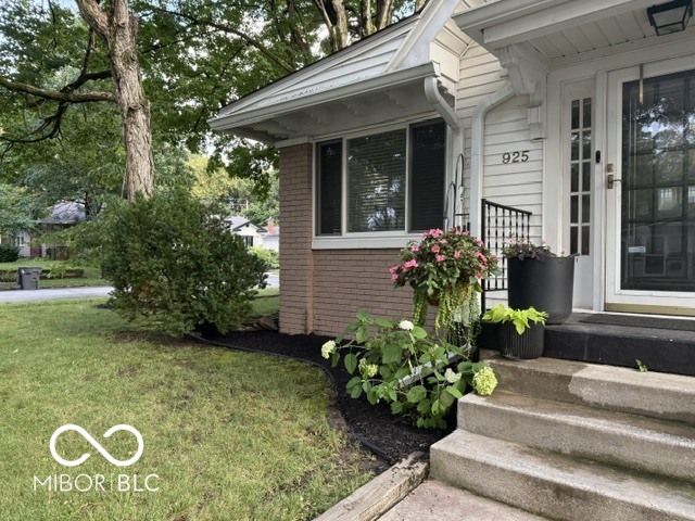 3rd image of 925 E 55Th St, Indianapolis, IN 46220 | MLS# 22116819