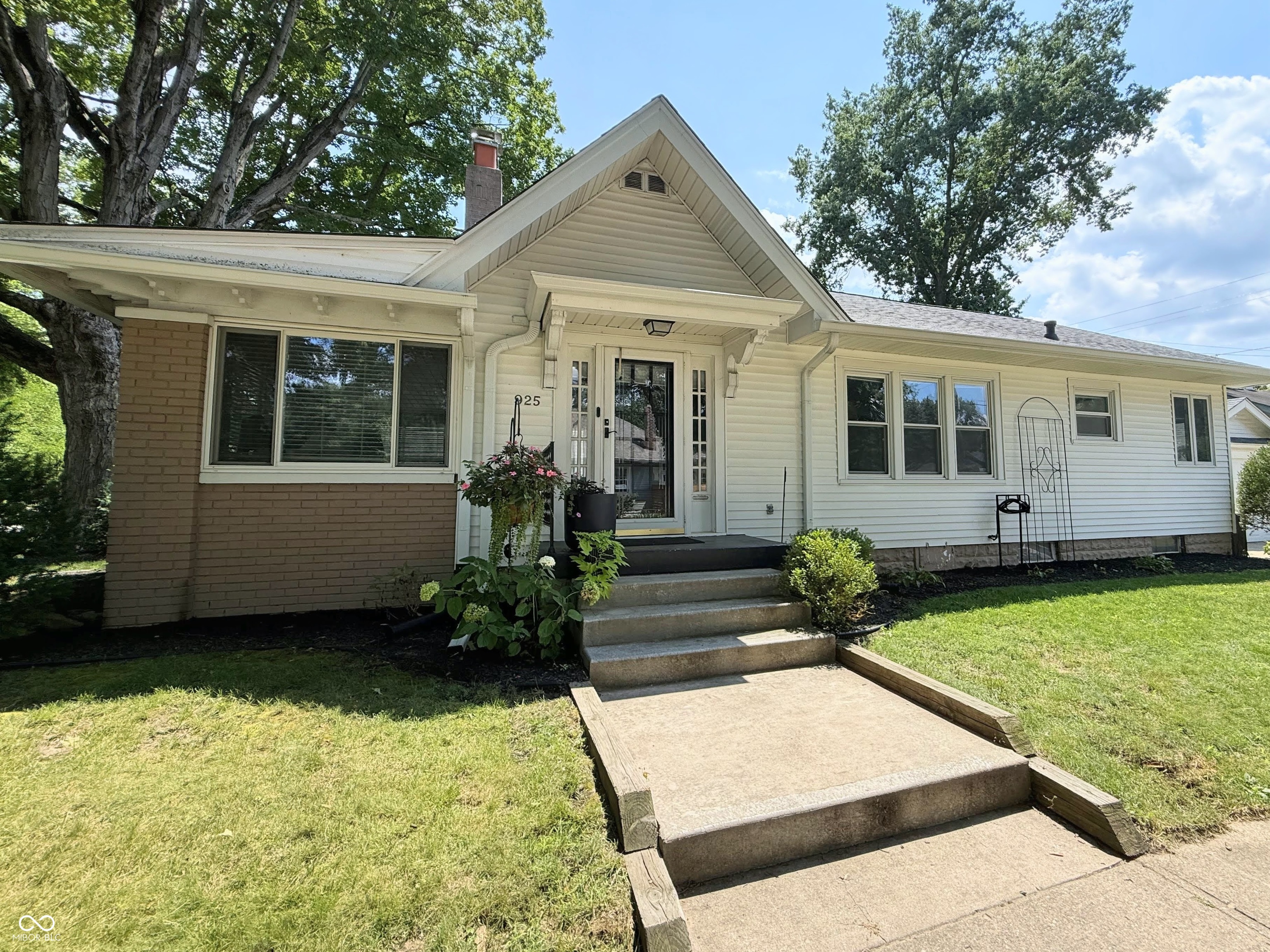 1st image of 925 E 55th St, Indianapolis, IN 46220 | MLS# 22116819
