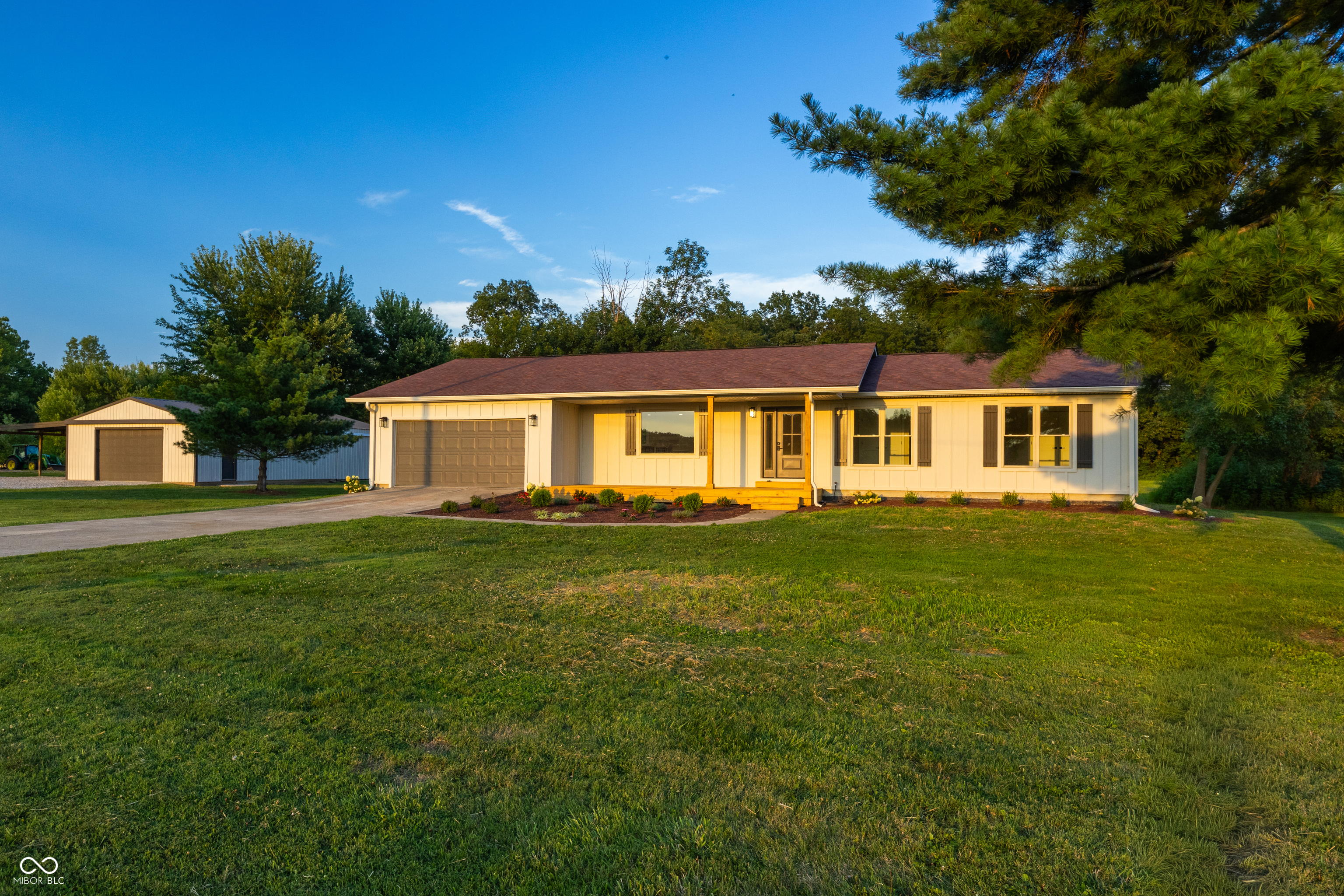 1st image of 5211 S 450 Rd E, Columbus, IN 47203 | MLS# 22117170
