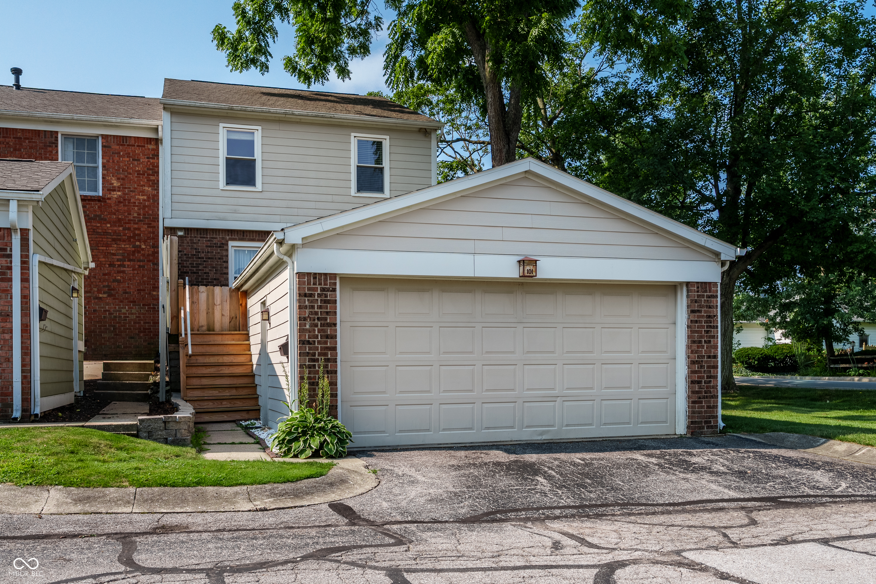 1st image of 101 Carmelaire Dr, Carmel, IN 46032 | MLS# 22117217