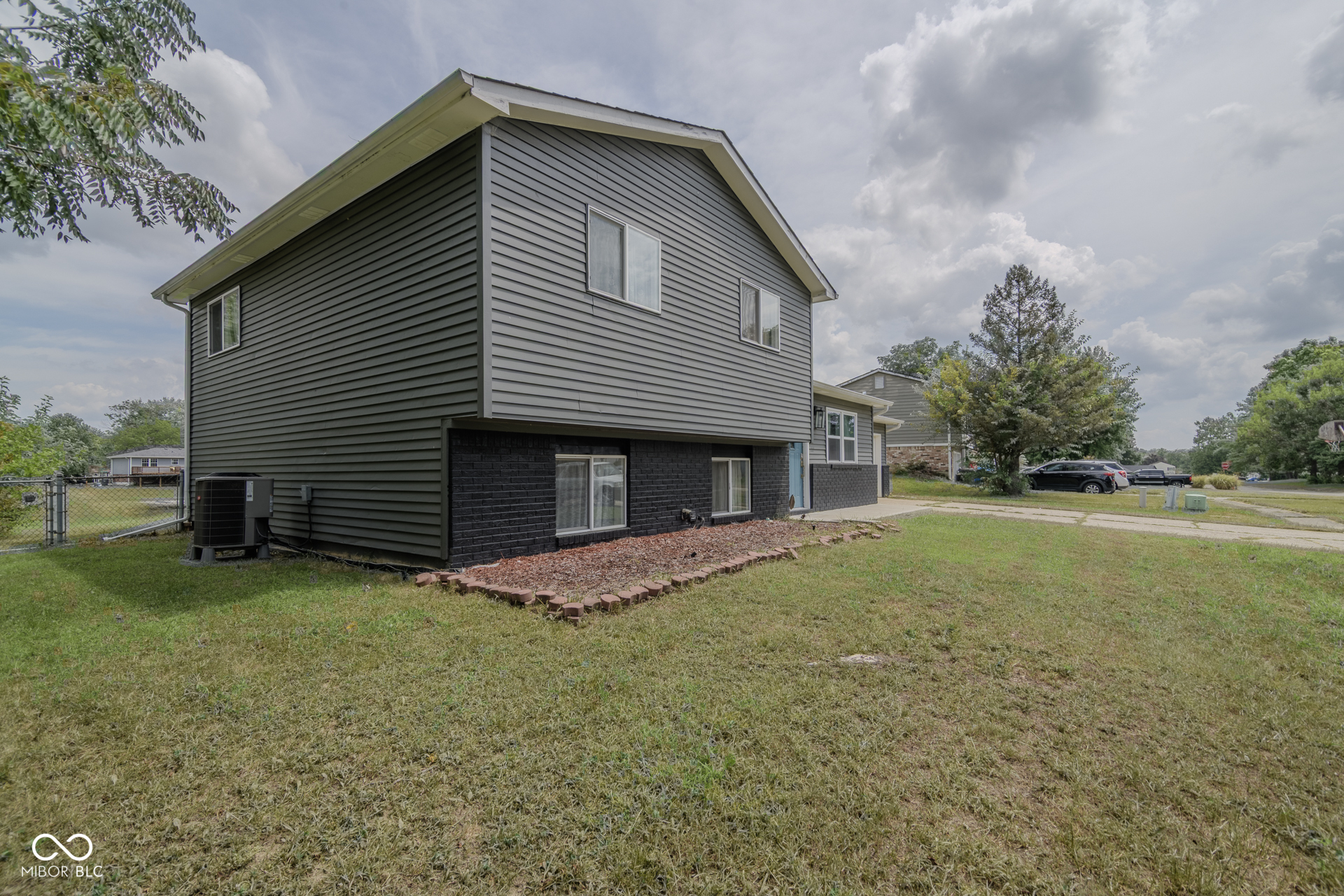 2nd image of 5804 Milhouse Rd, Indianapolis, IN 46221 | MLS# 22117645