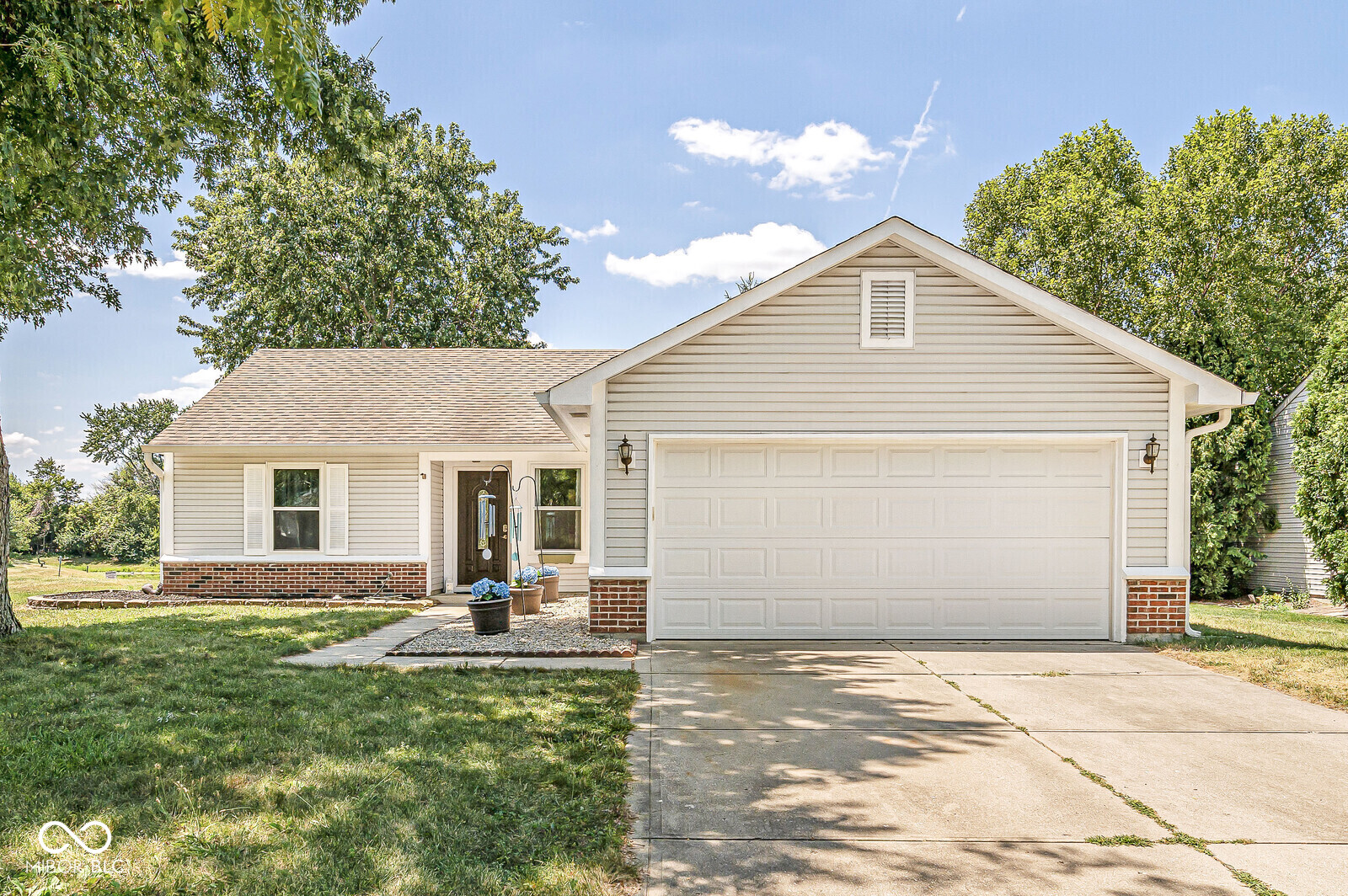 1st image of 814 Millbrook Dr, Avon, IN 46123 | MLS# 22117902