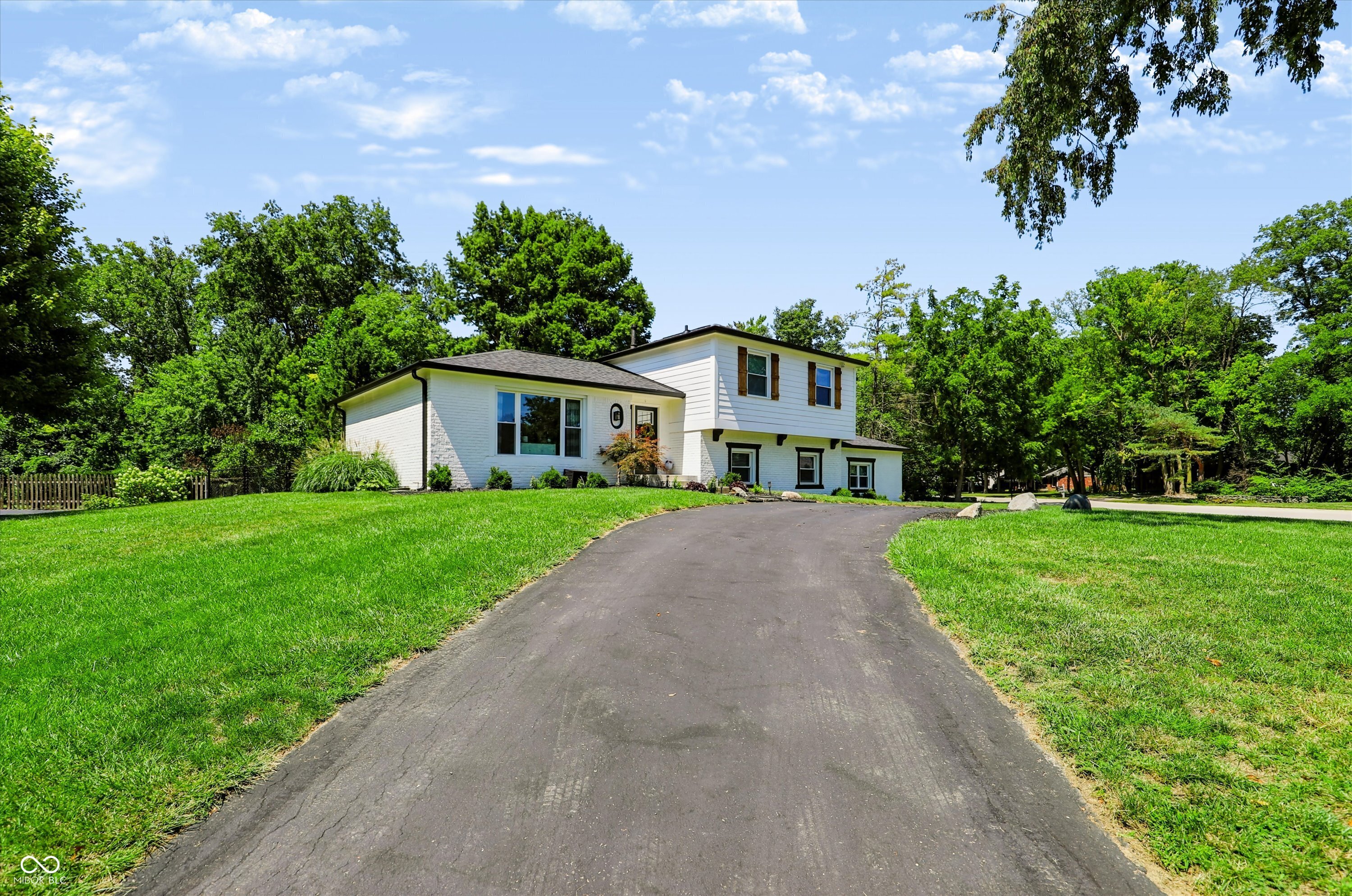 2nd image of 11024 W Lakeshore Dr, Carmel, IN 46033 | MLS# 22117914